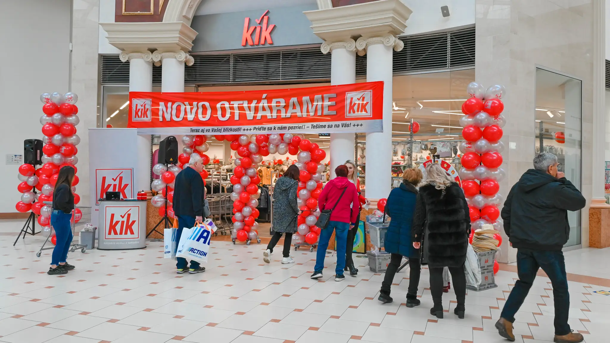 Priamy súboj superlacných obchodov