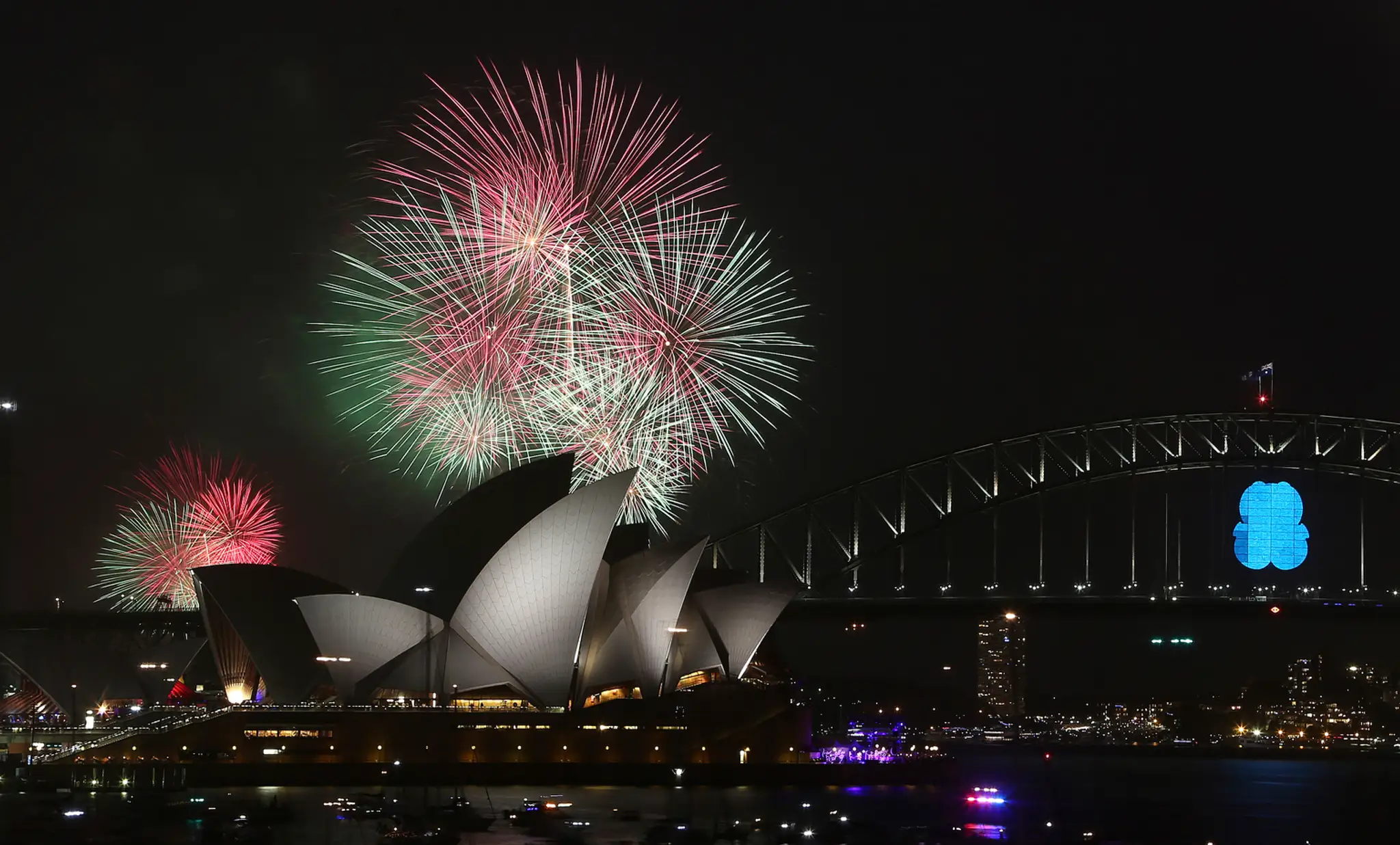 Silvestrovský ohňostroj 2015 Sydney.