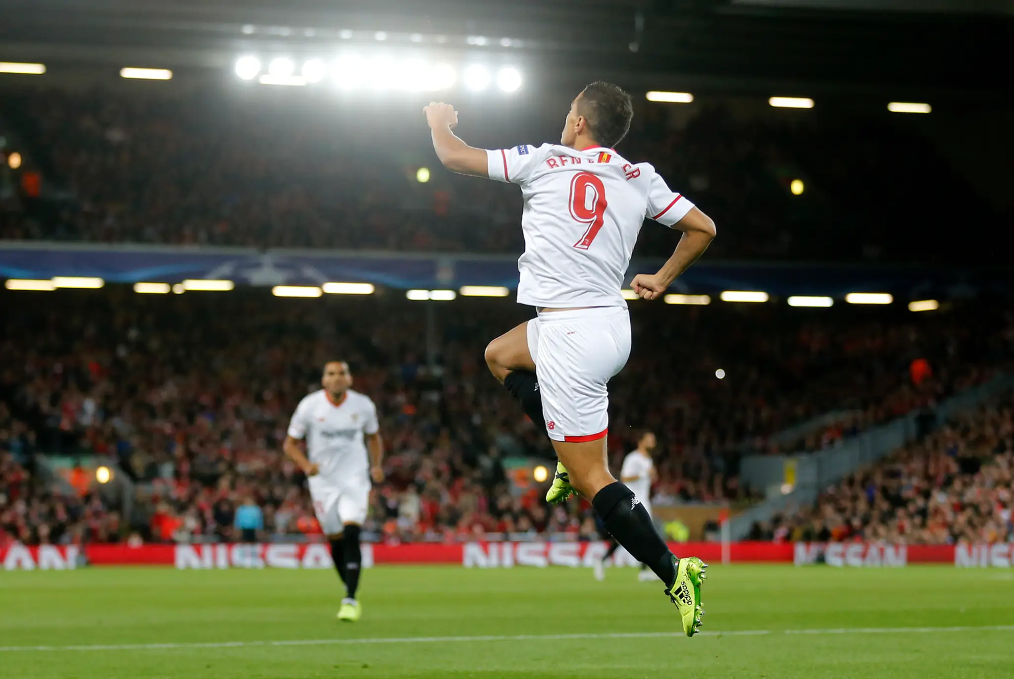 Wissam Ben Yedder zo Seville jasá po góle na pôde Liverpoolu v 1. kole LM.