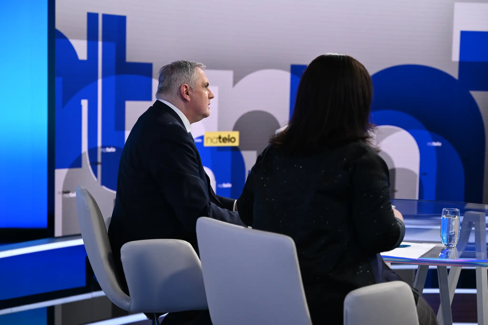 Hosťami relácie Na telo boli Roman Michelko (SNS) a Zuzana Mesterová (PS)