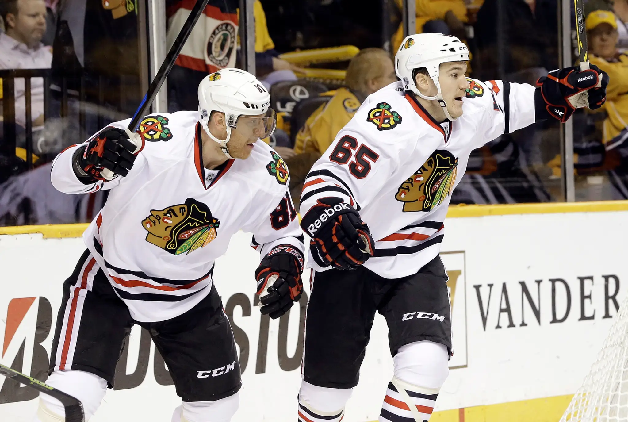 Blackhawks zavelili na obrat a troma gólmi v druhej tretine vyrovnali zápas.