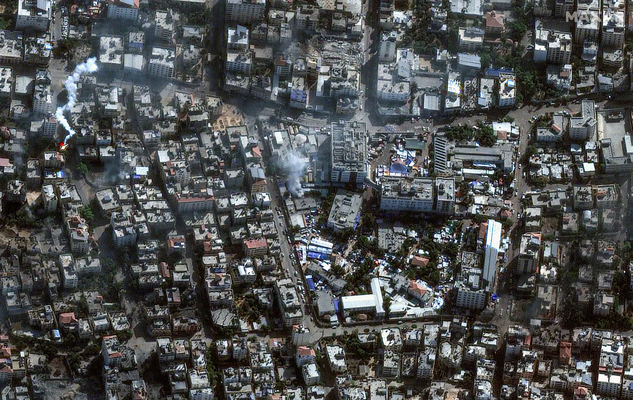 Na satelitnej snímke americkej spoločnosti Maxar Technologies sú nemocnica Šifá a jej okolie v meste Gaza.