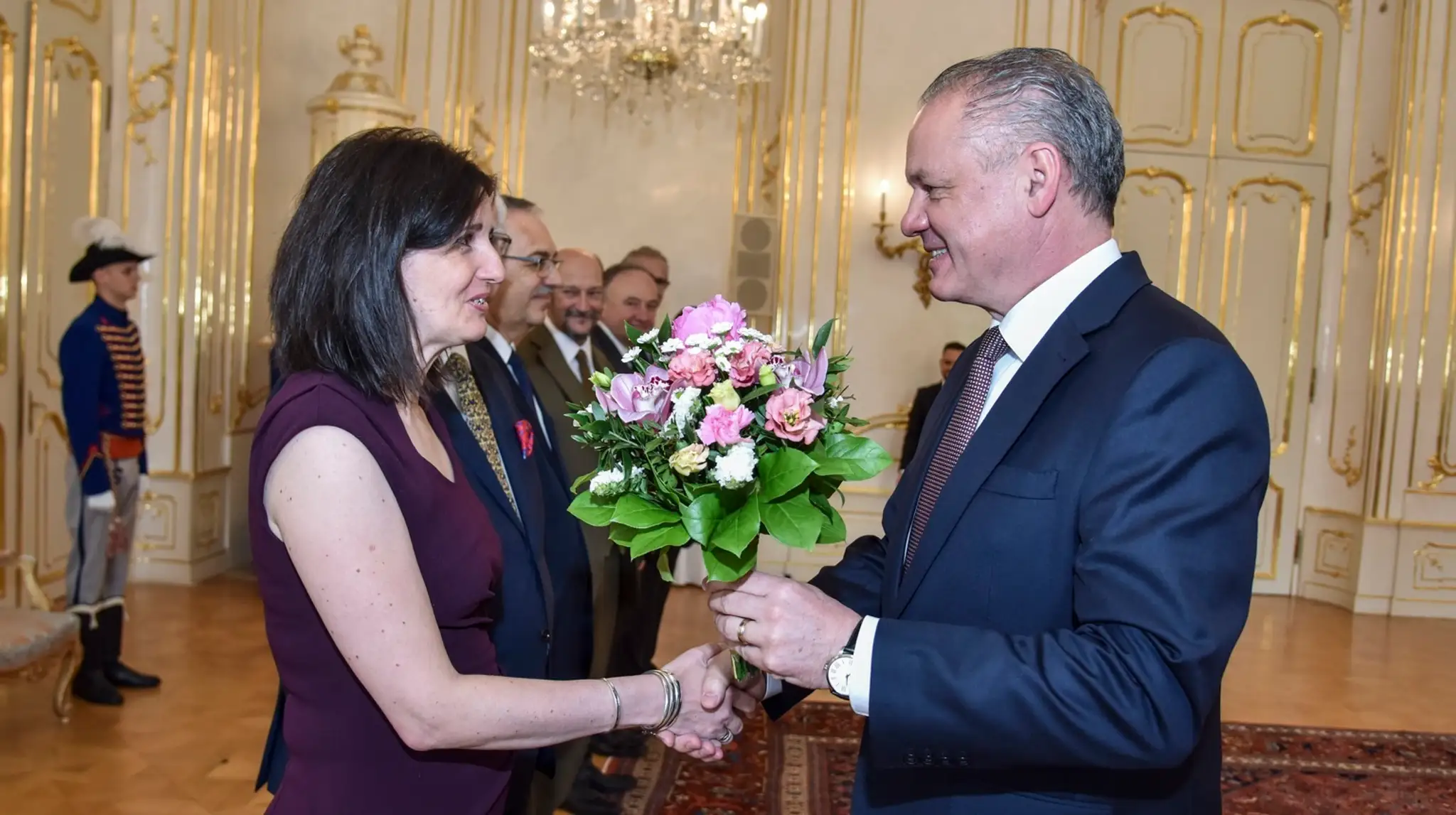 Francúzski miliárdari Bernard Arnault a Francois-Henri Pinault s manželkou Salmou Hayekovou.