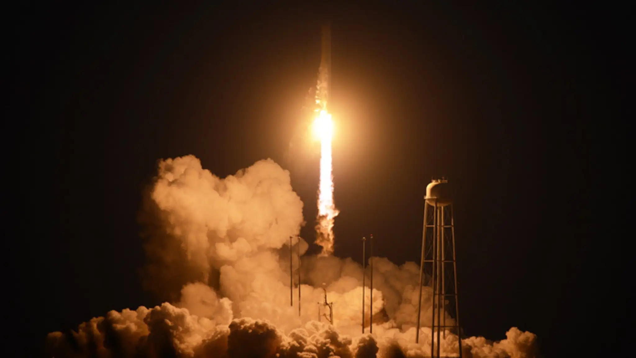 Raketa Antares sa vzniesla približne o jednu svoju výšku, keď došlo k výbuchu.