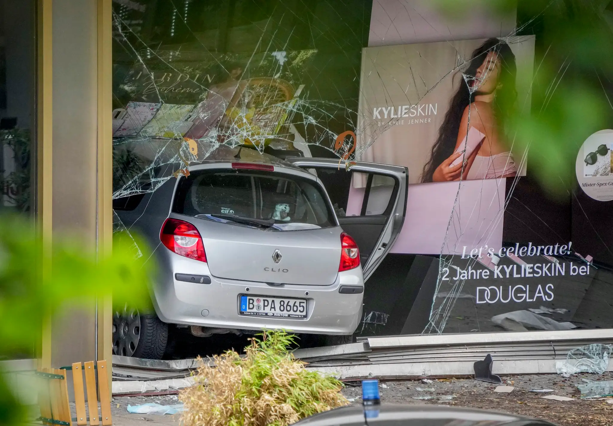 Auto vrazilo do davu ľudí v Berlíne