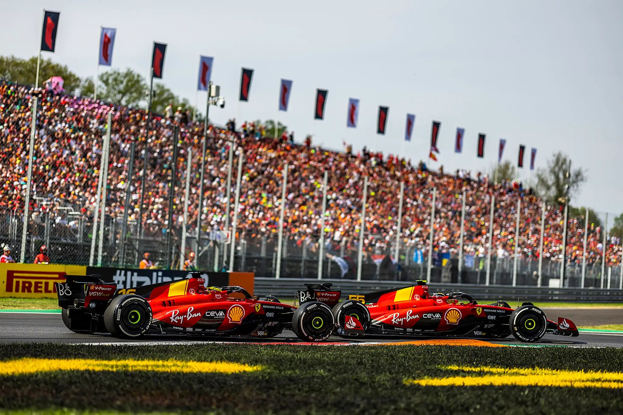 Na trati prebiehal aj súboj tímových kolegov z Ferrari.