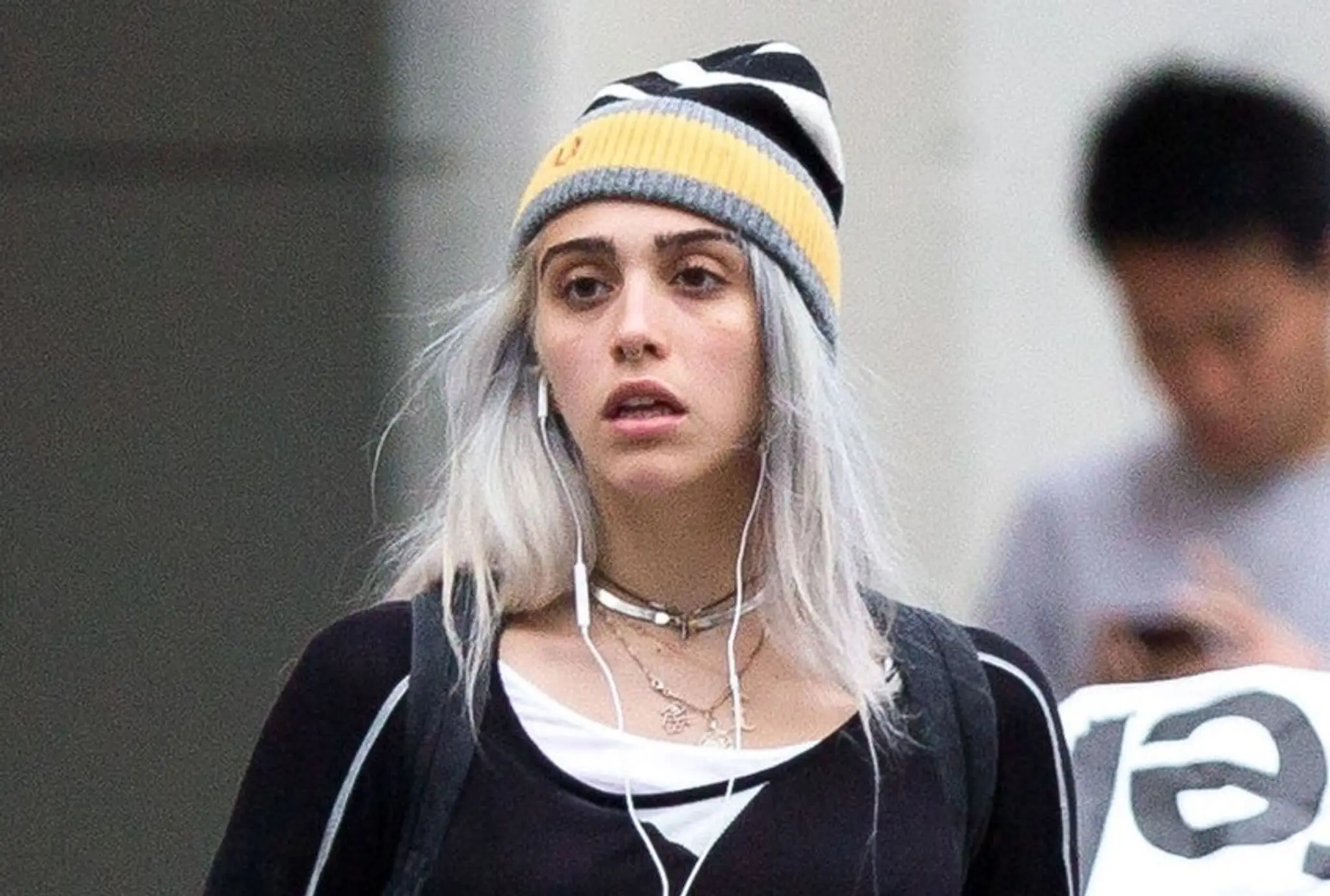 Lourdes Leon na ulici