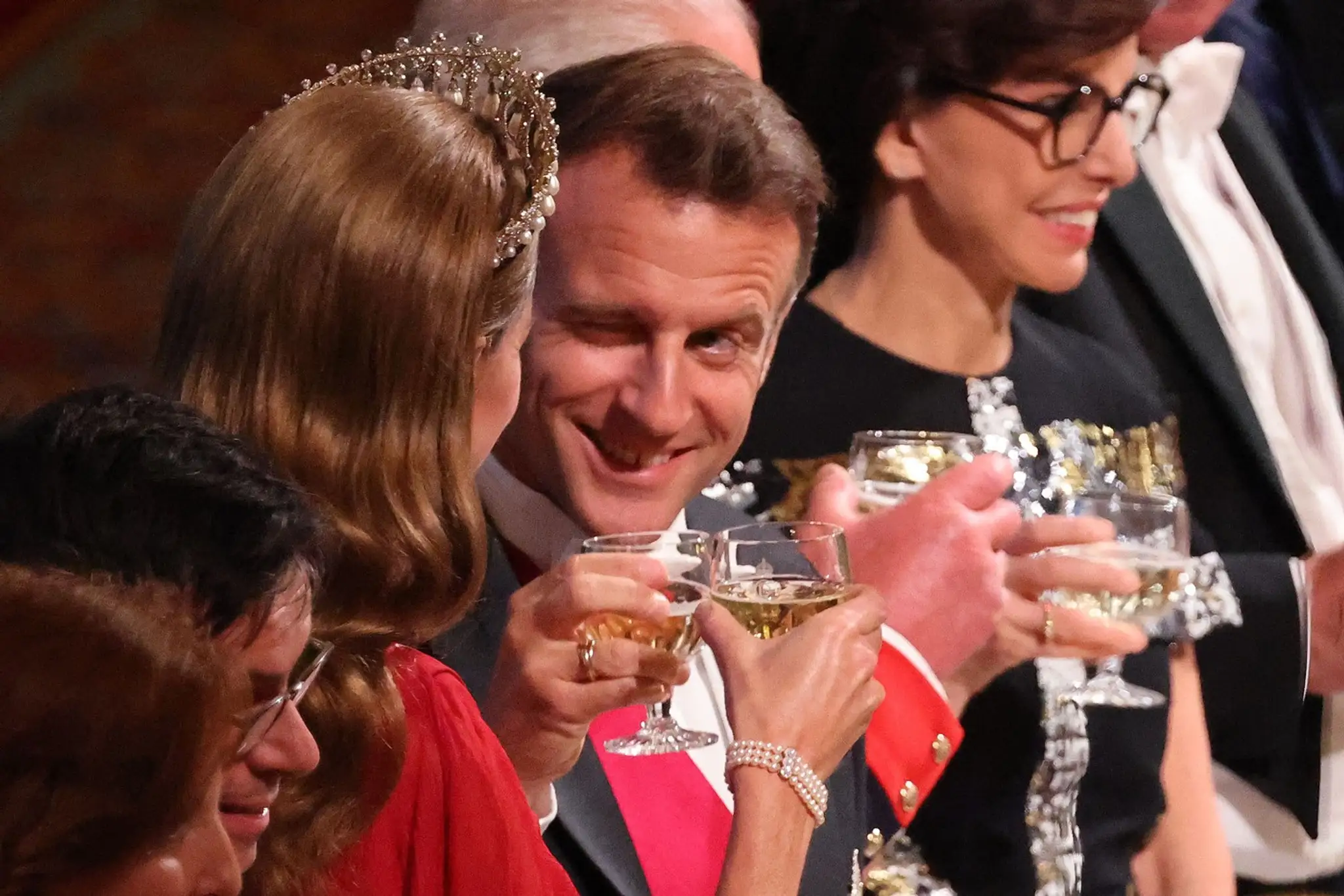 O čo sa mu jedná? Macron žmurkol na princeznú, čo nasledovalo po tom, nikto nečakal