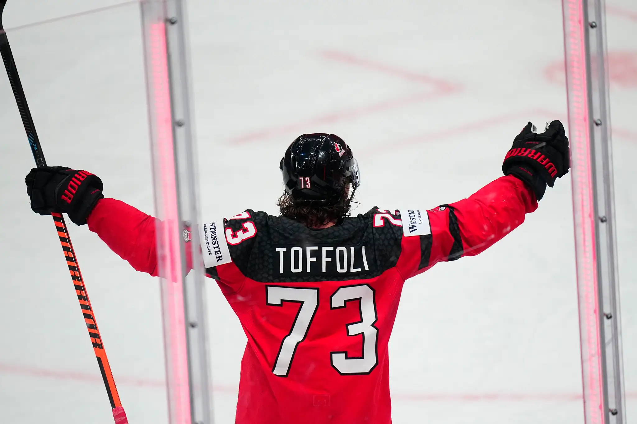 Tyler Toffoli z Kanady oslavuje gól vo finále MS 2023 proti Nemecku.