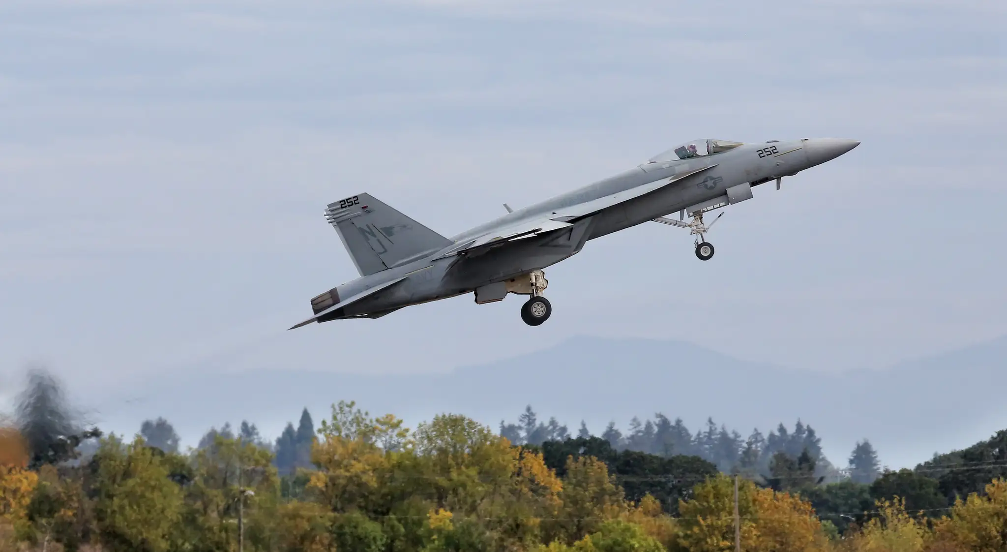Stíhačka typu F/A-18 Super Hornet 
