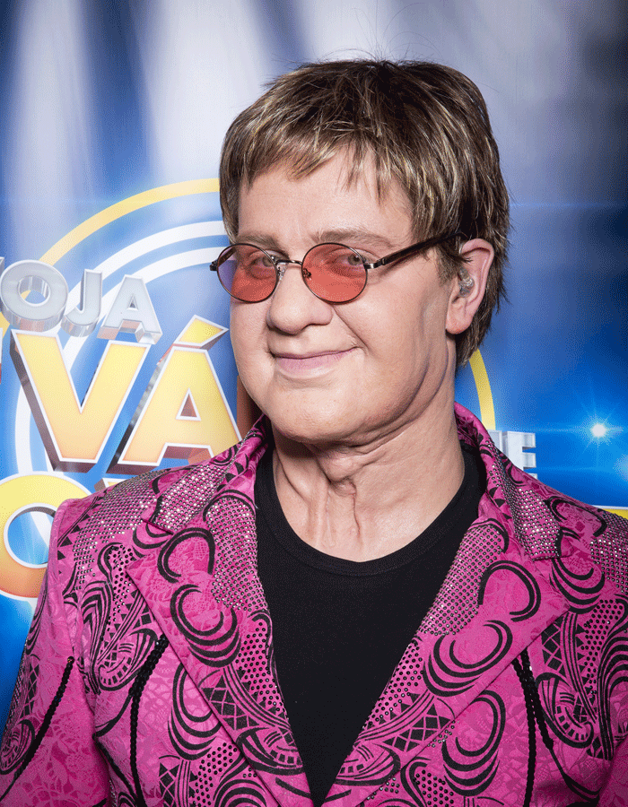 Peter Brajerčík ako Elton John