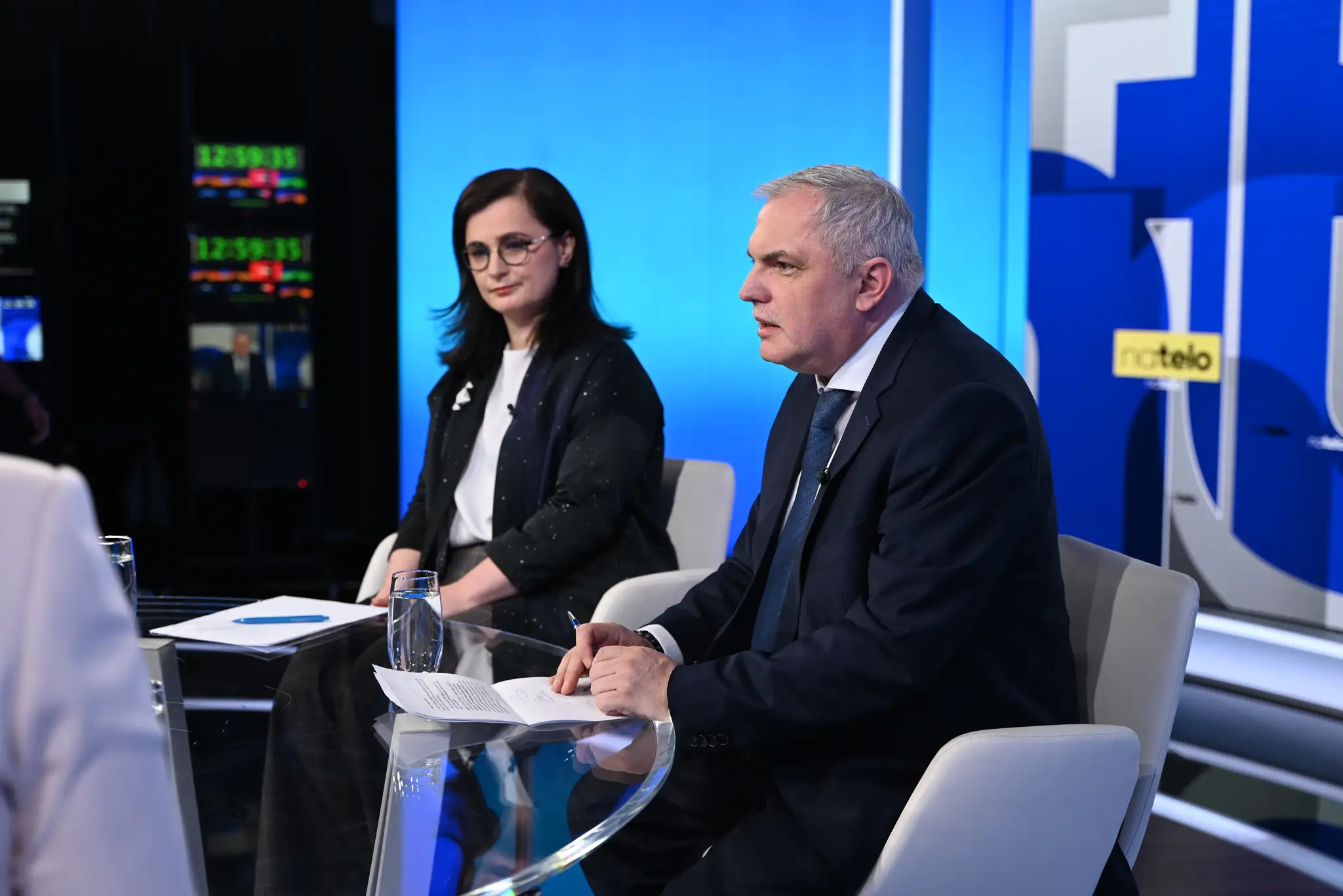 Hosťami relácie Na telo boli Roman Michelko (SNS) a Zuzana Mesterová (PS)