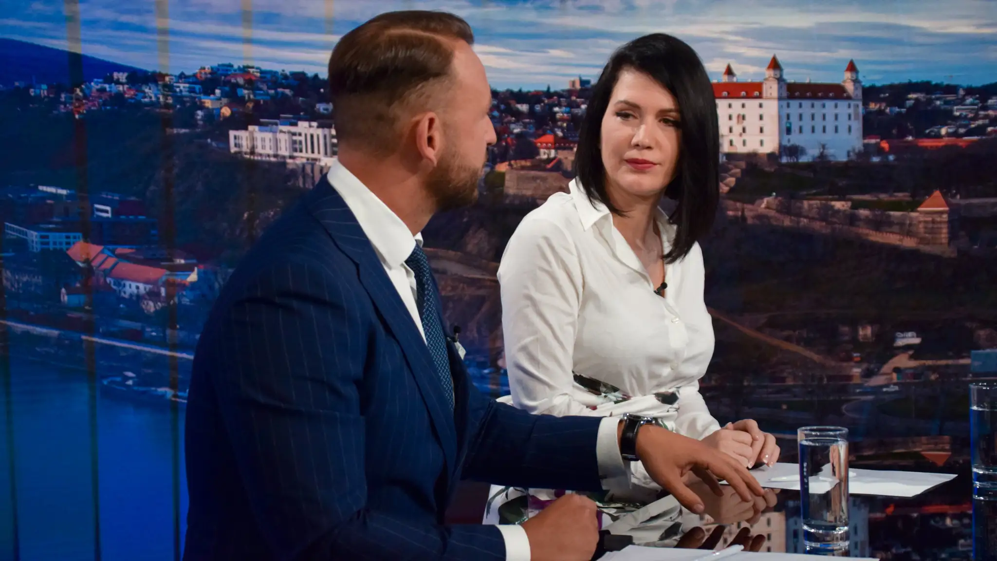 Matúš Šutaj Eštok a Jana Bittó Cigániková v relácii Na telo.
