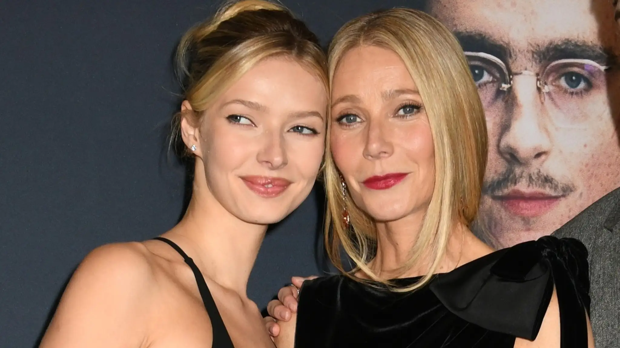 Gwyneth Paltrow ladila s dcérou na červenom koberci.