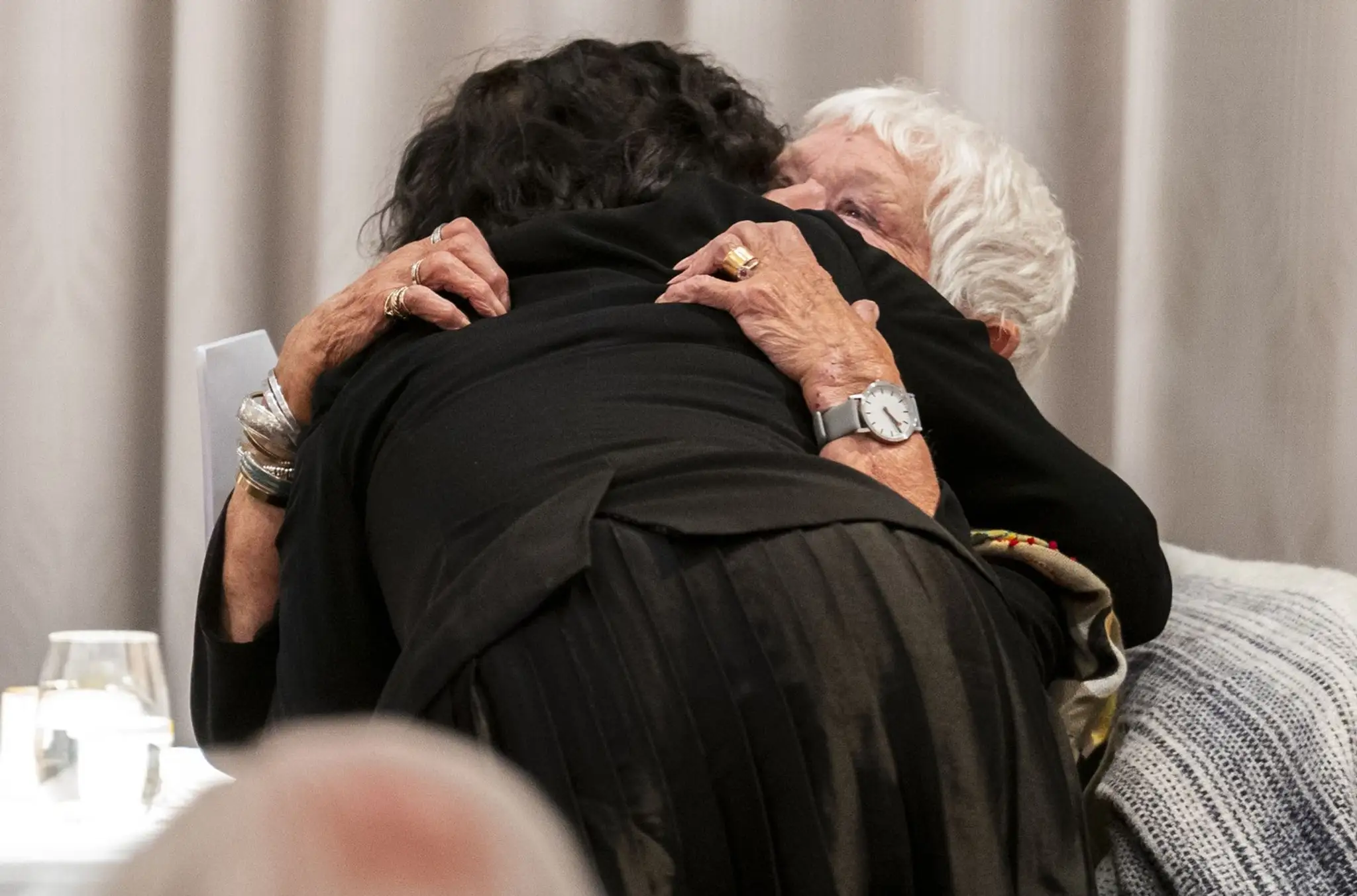 Judi Dench (vpravo) na fotke s Finty Williams