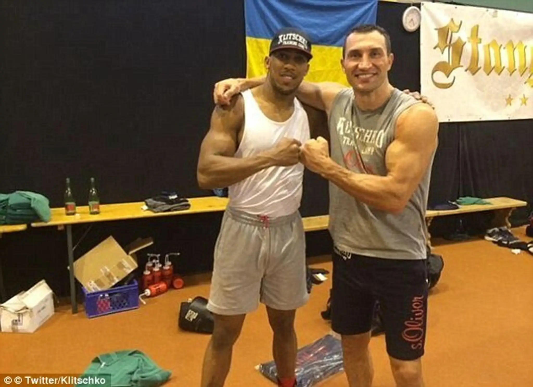 Anthony Joshua a Vladimir Kličko počas spoločného sparingu.