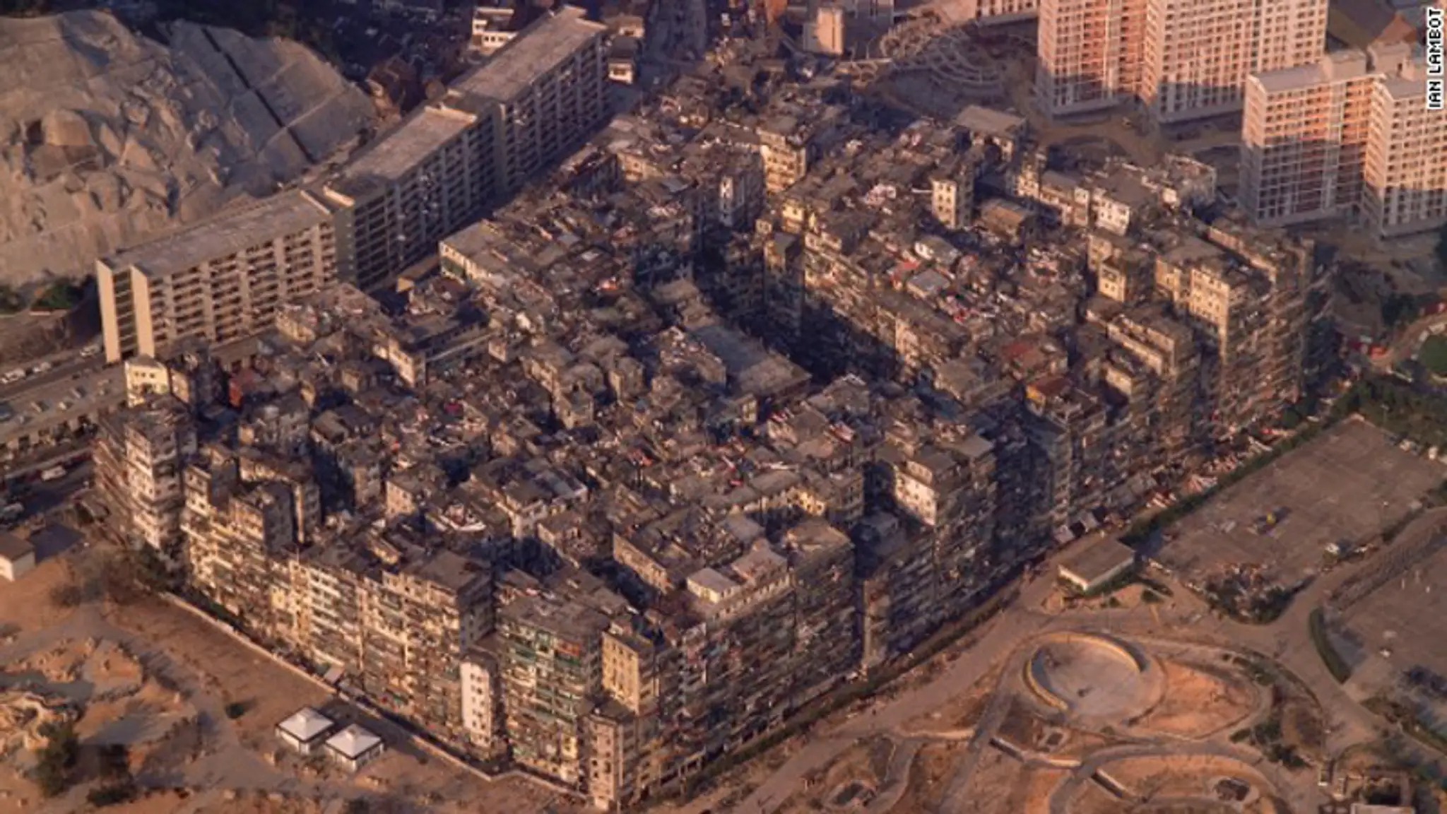 Kowloon Walled City, titulka