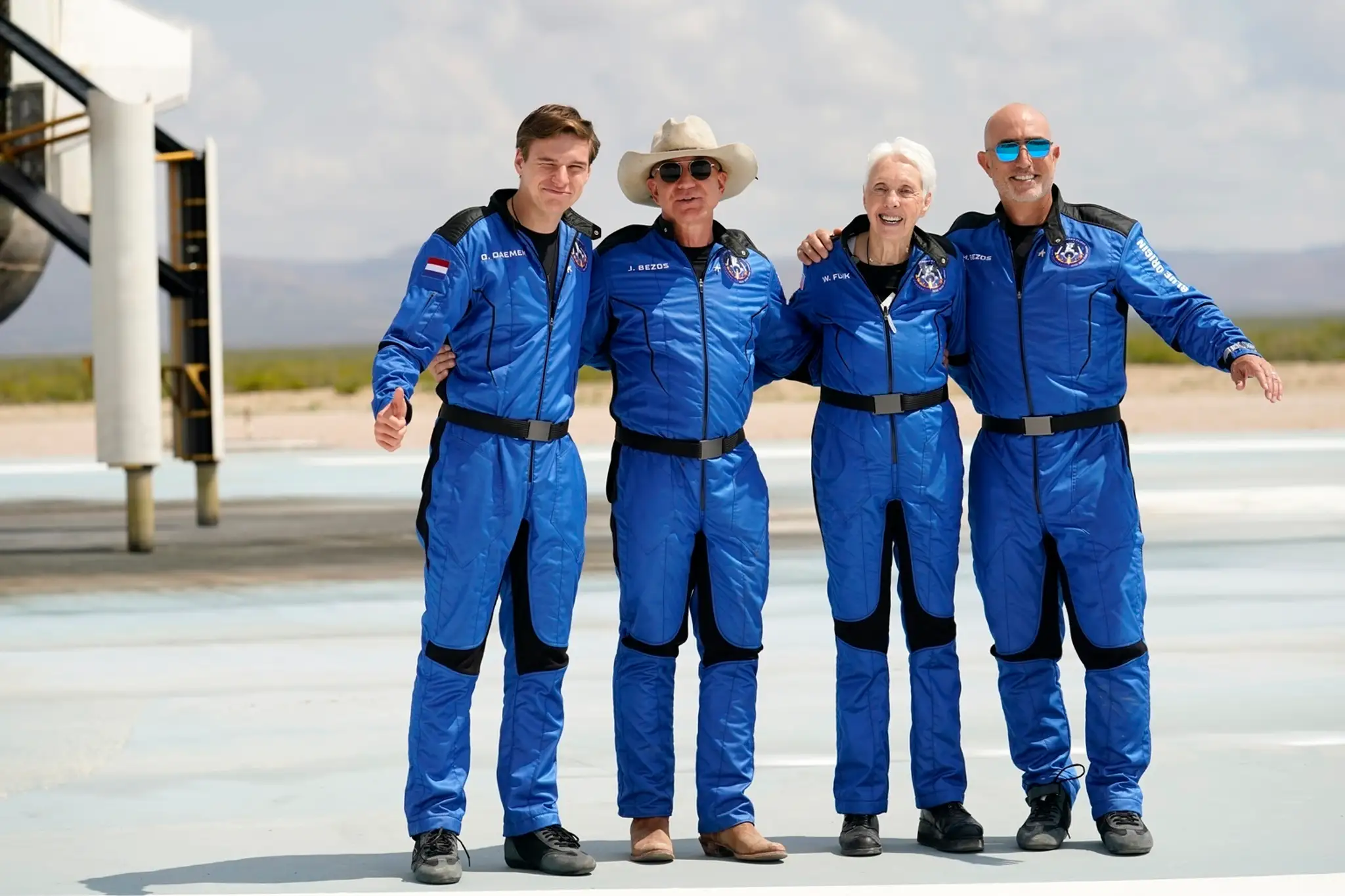 Jeff Bezos a posádka Blue Origin