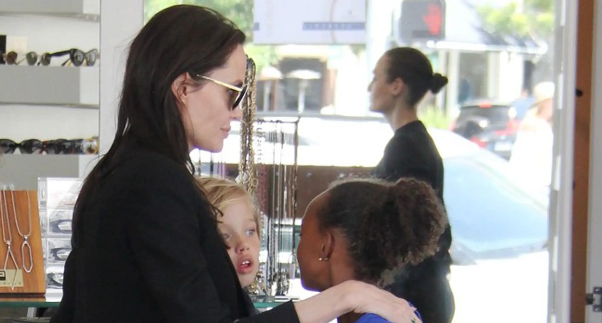 Angelina Jolie s dcérami Shiloh a Zaharou.