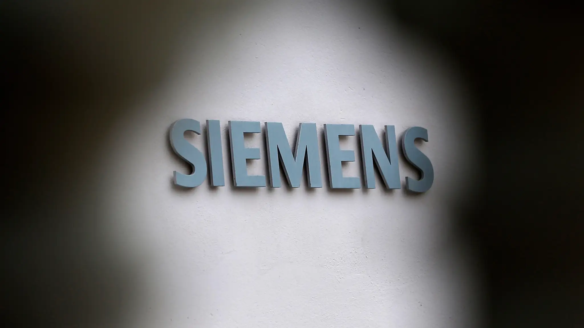 Nemecký priemyselný koncern Siemens ide prepúšťať.