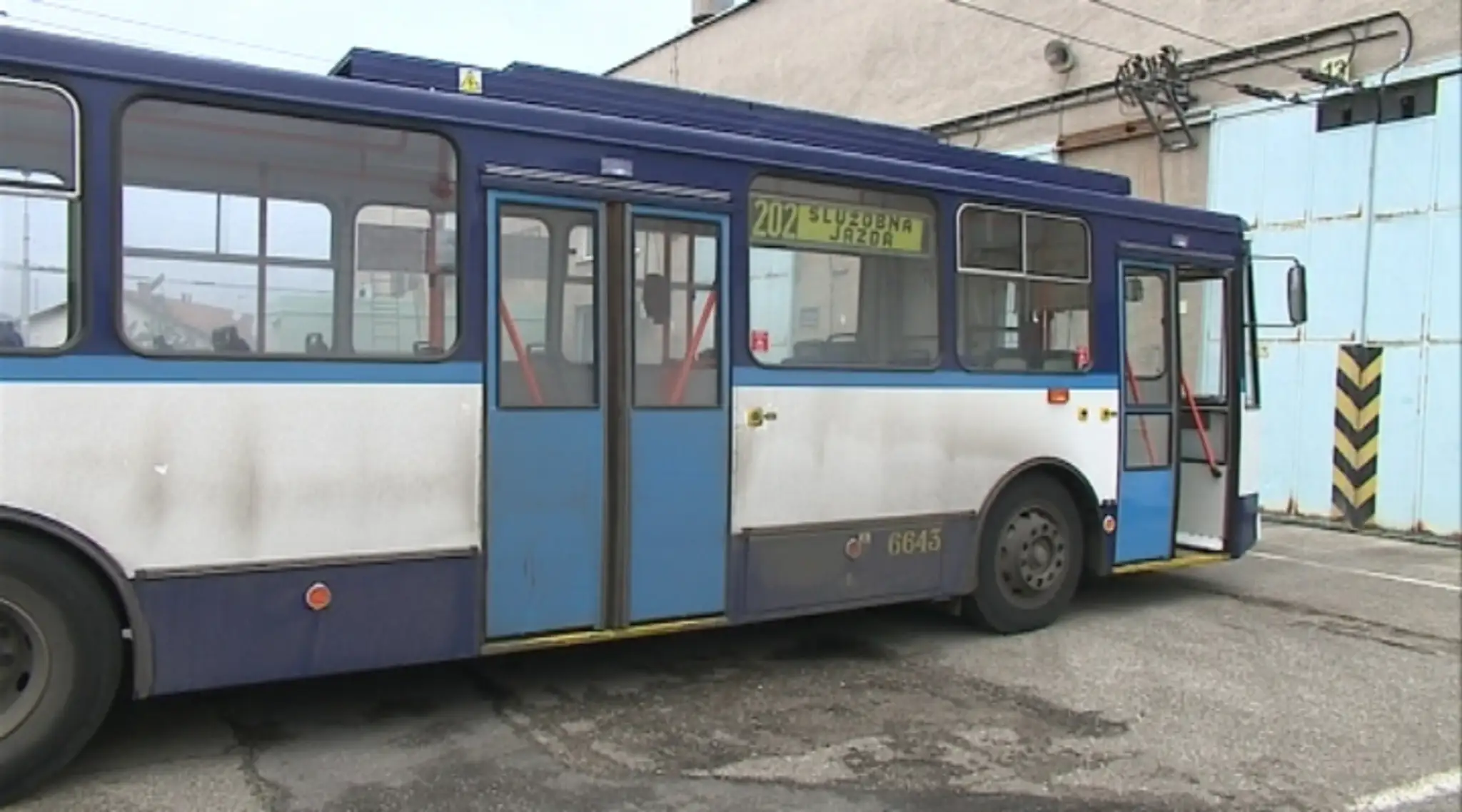 Bratislava si požičala modré trolejbusy z Banskej Bystrice.