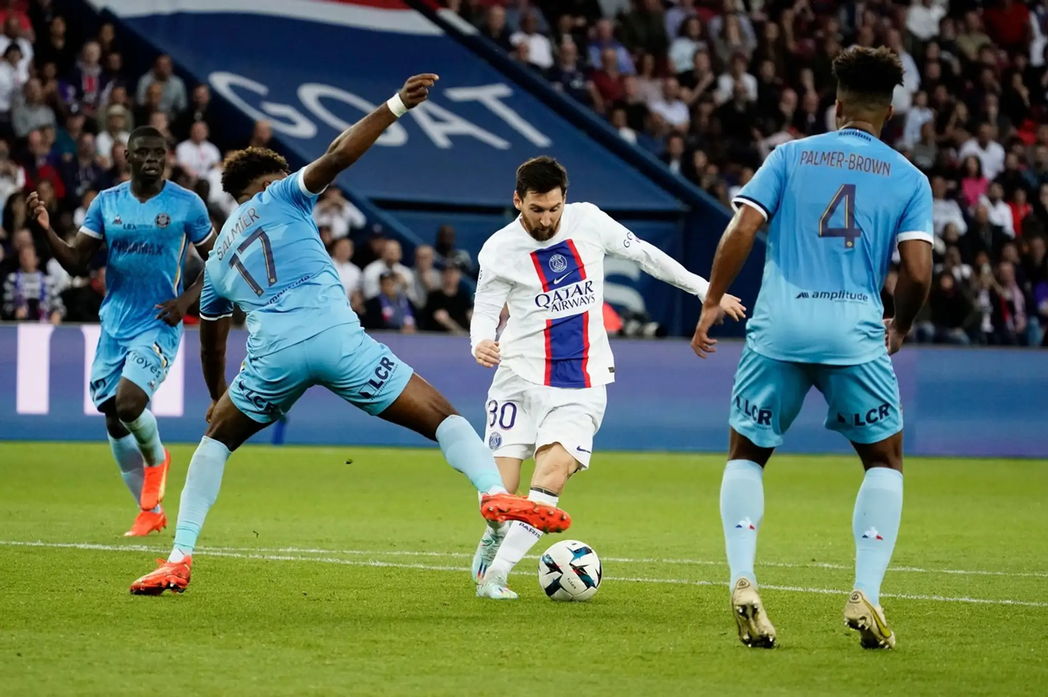 Messi počas zápasu proti Troyes