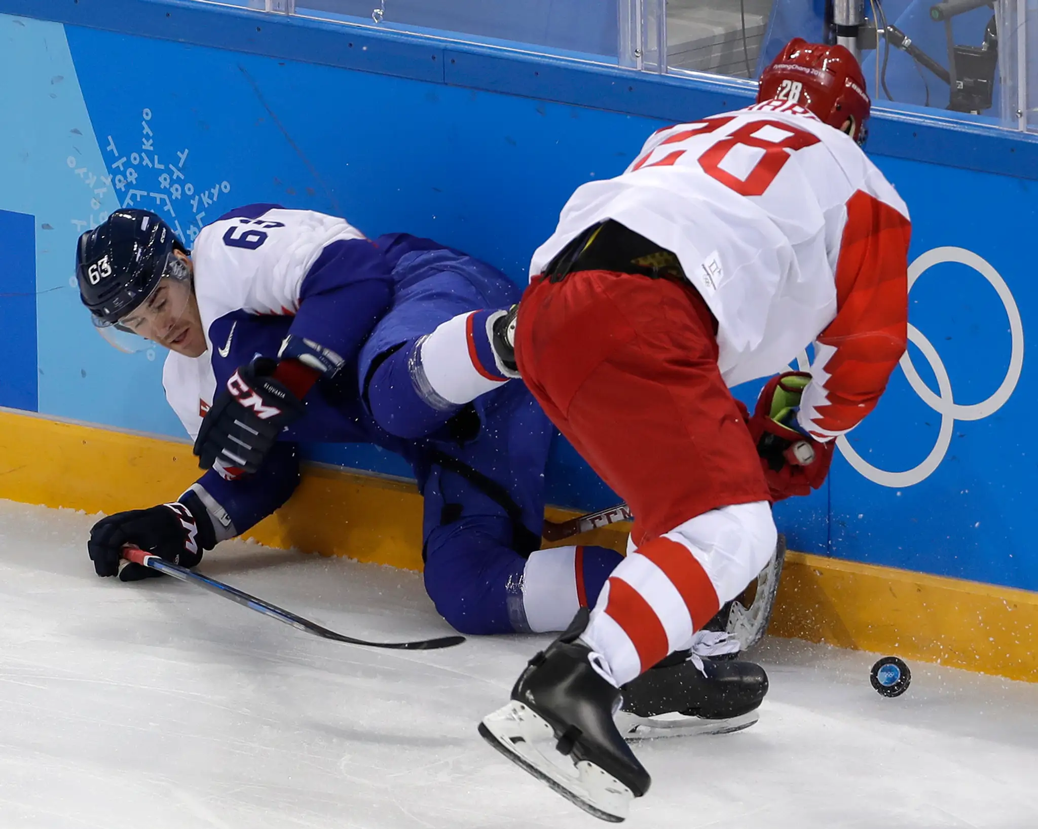 Martin Bakoš zo Slovenska sa teší zo svojho gólu v dueli proti Olympionikom z Ruska na ZOH 2018.