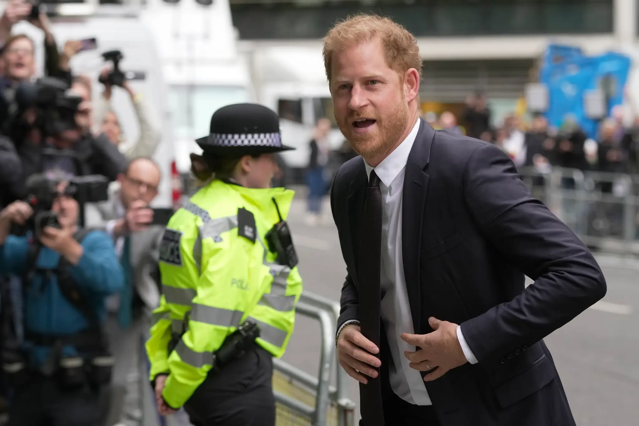 Princ Harry vypovedal na súde