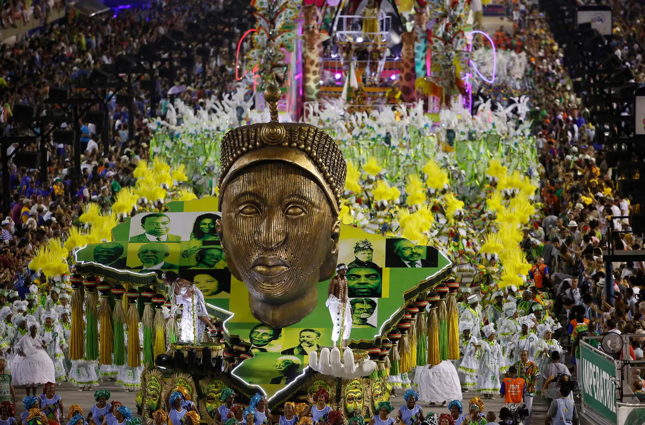 Na karnevale v Rio de Janeiro dobodali muža.