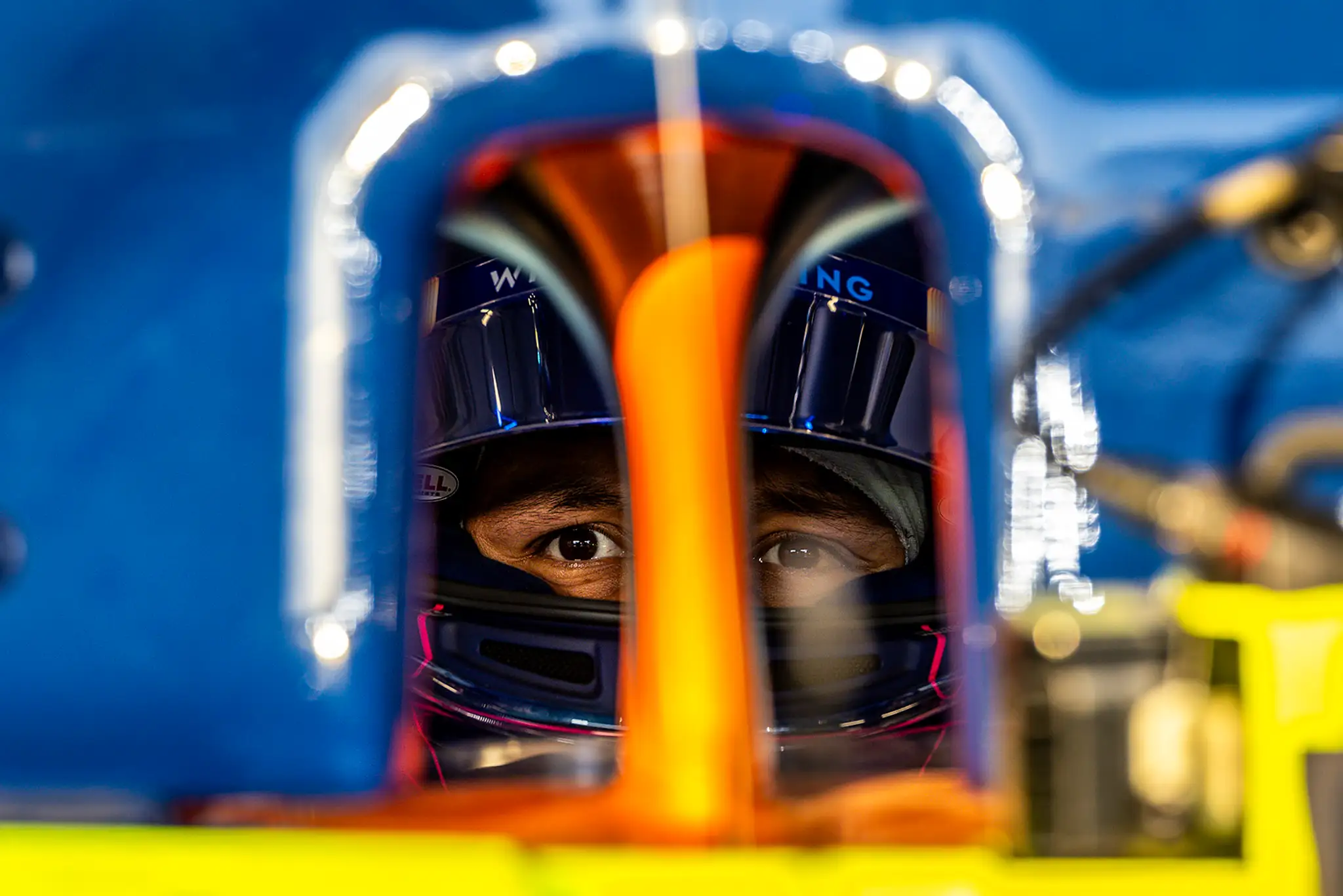 Alexander Albon v monoposte.