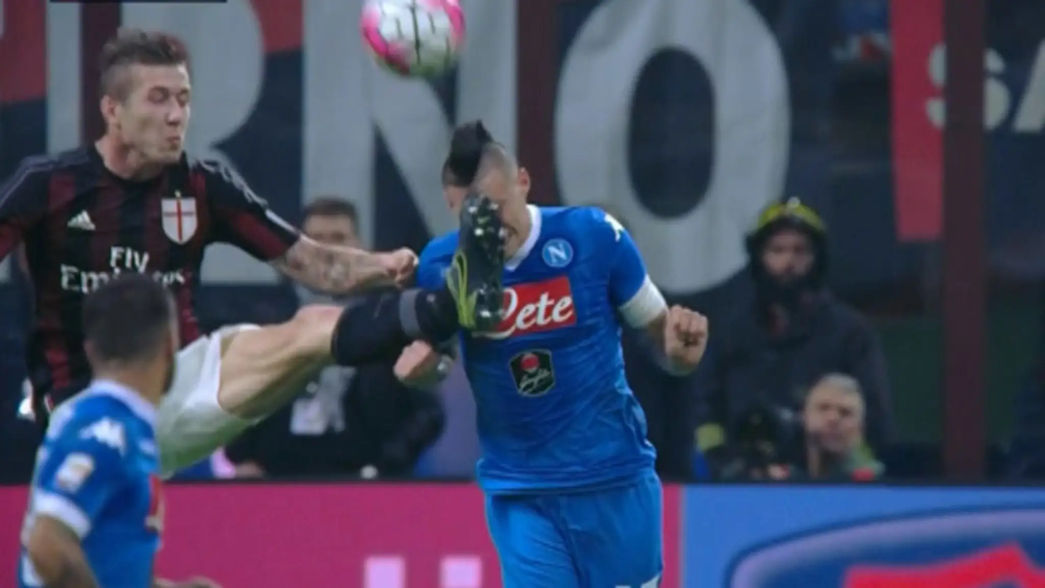 Kucka vs. Hamšík v dueli AC Miláno - SSC Neapol.