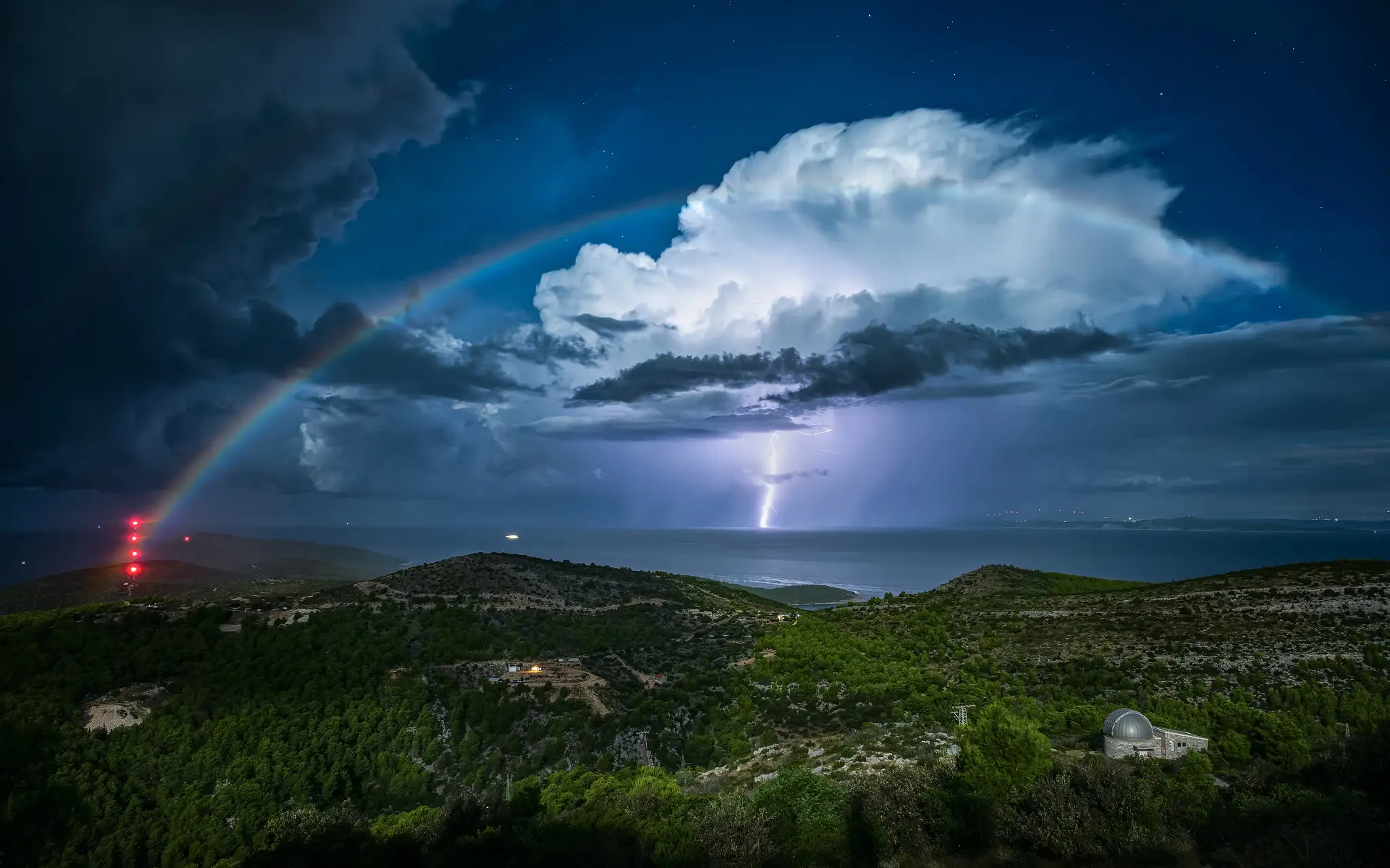 Mesačný luk (Hvar, Chorvátsko)