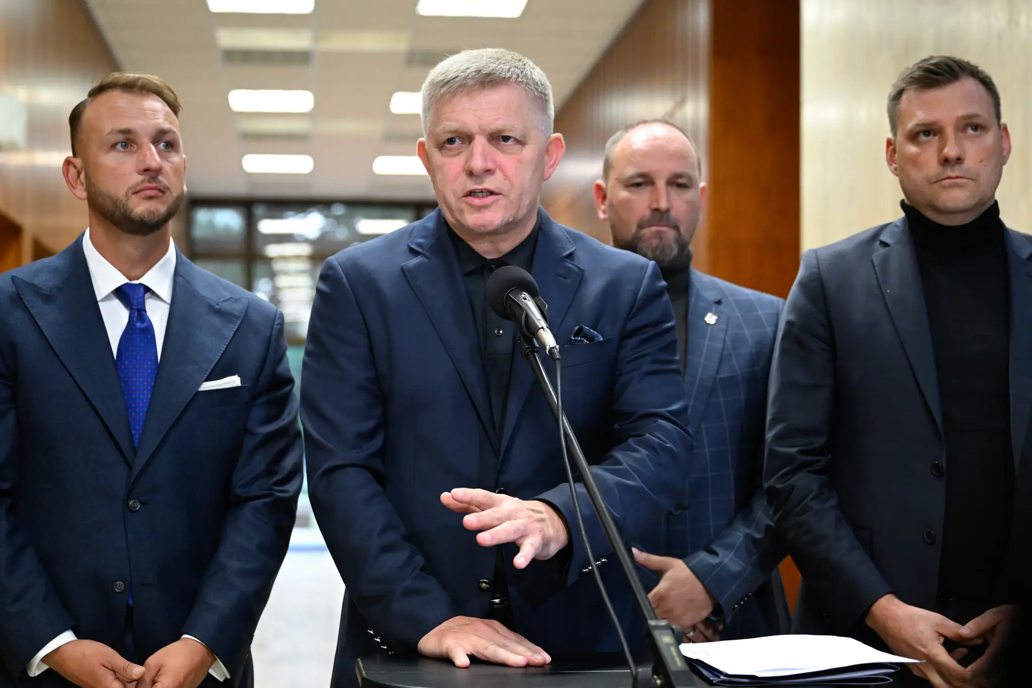 Mimoriadna schôdza vlády SR.