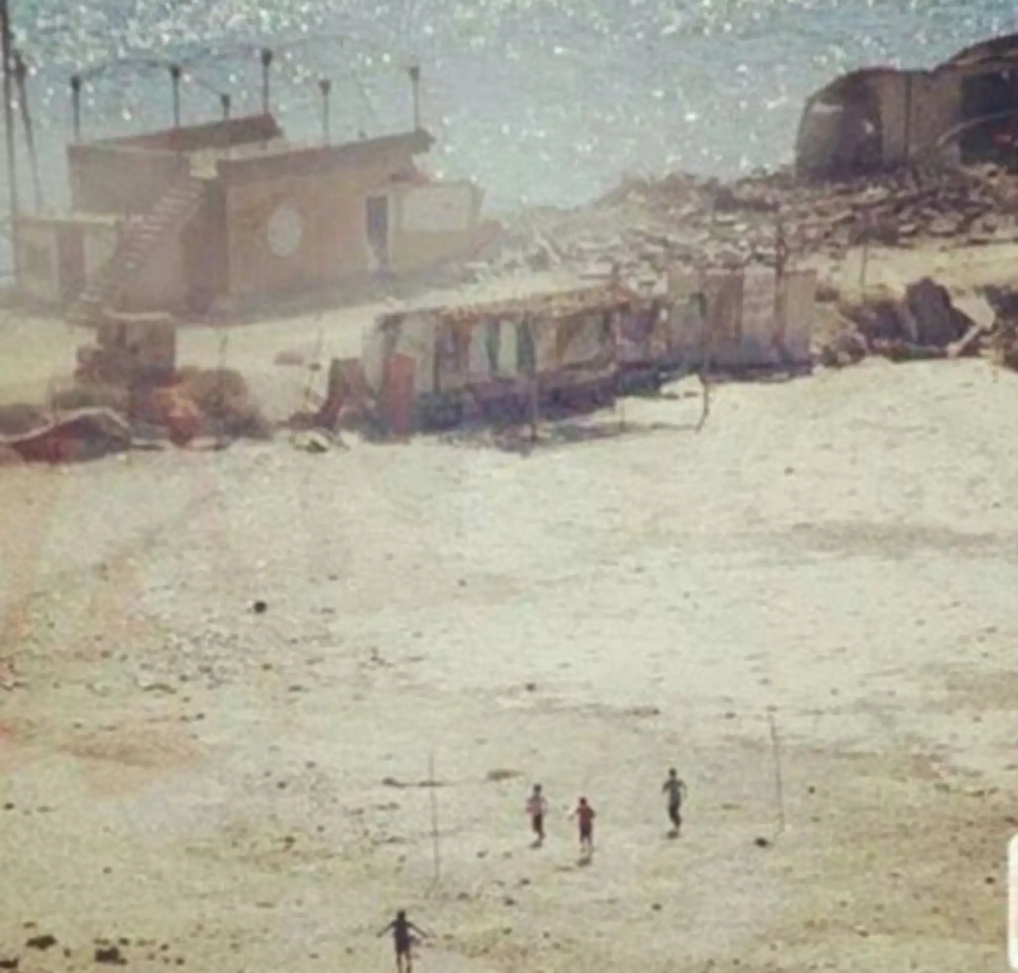 Palestínski chlapci pred bombardovaním