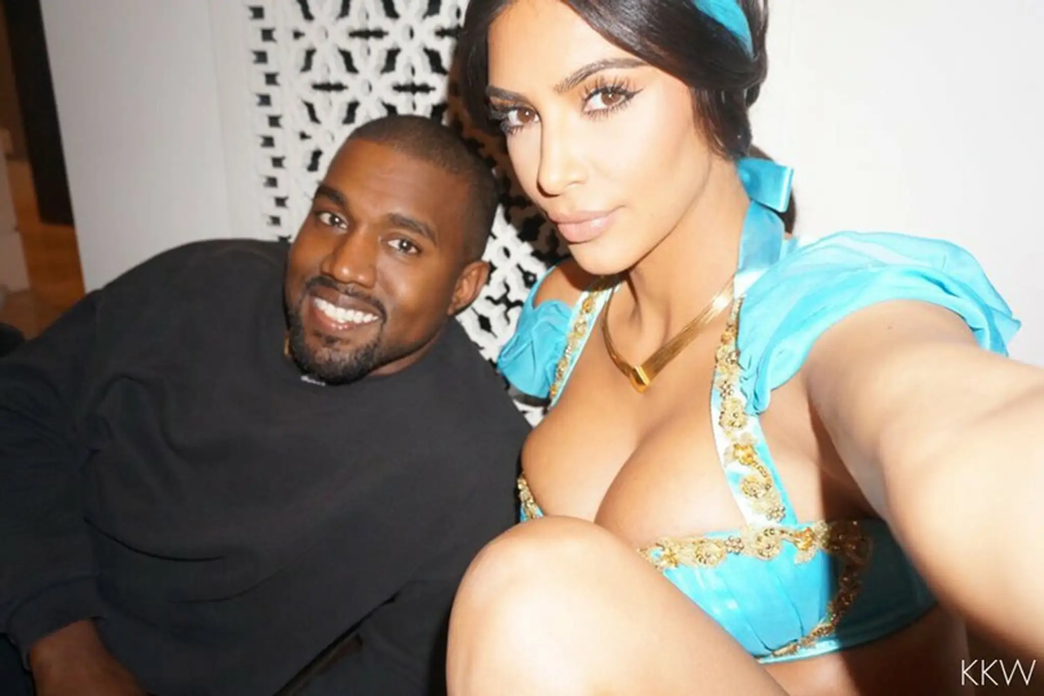V dobrom aj zlom tu asi neplatí. Po tom, ako sa Kanye zrútil sa chce Kim rozvod