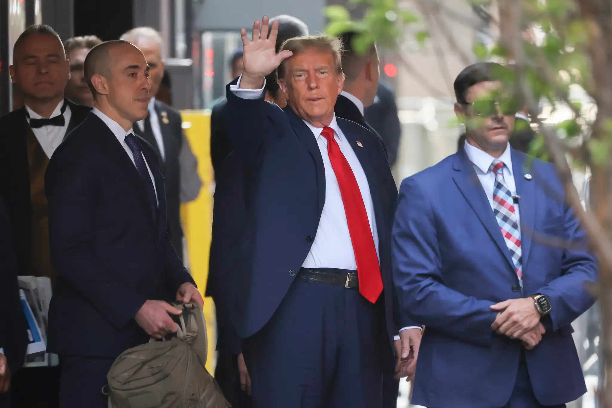 Exprezident Donald Trump cestou na súd.