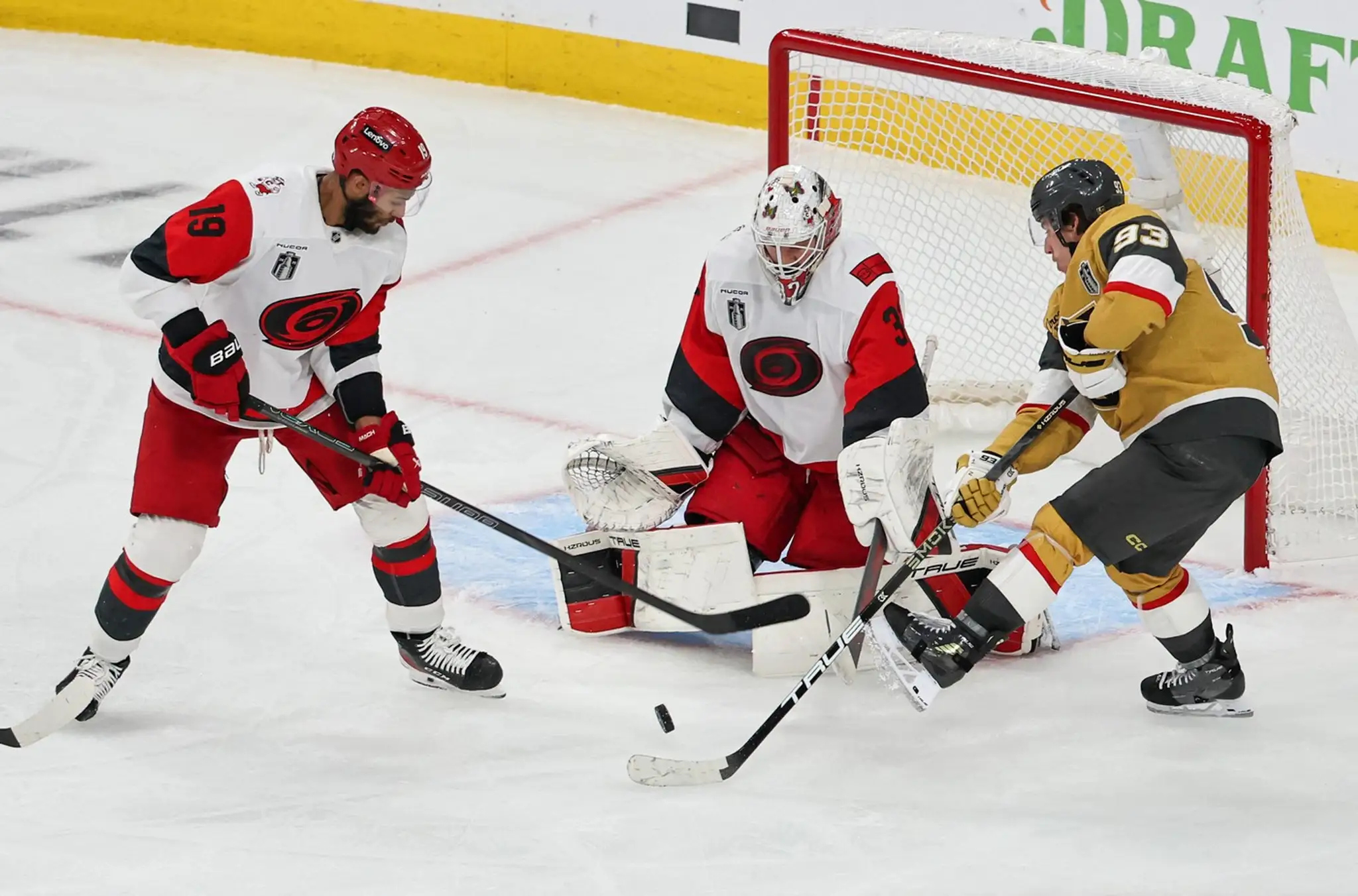 Frederik Andersen posilnil Edmonton Oilers.