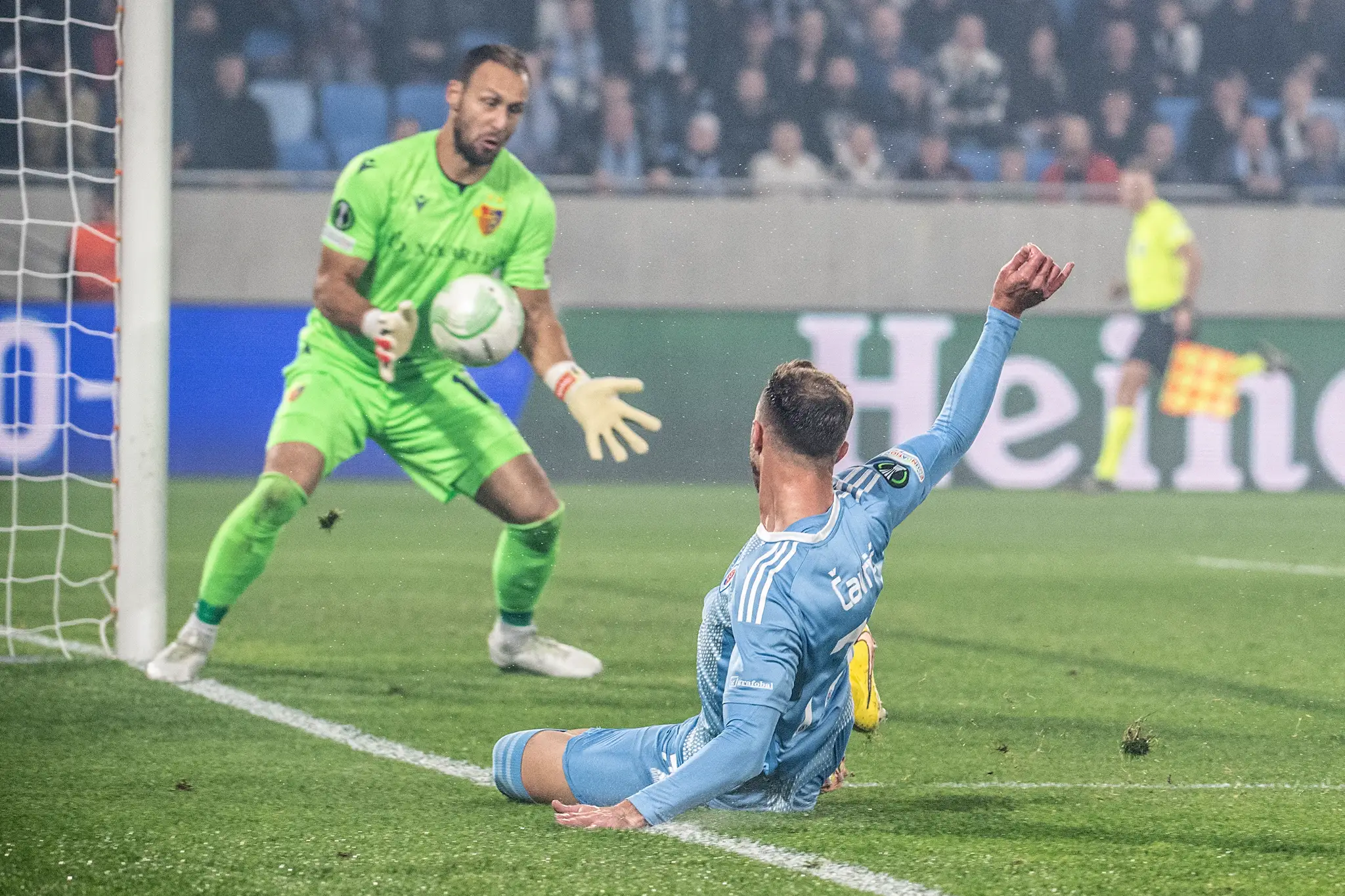 Momentka zo zápasu Slovan - Bazilej