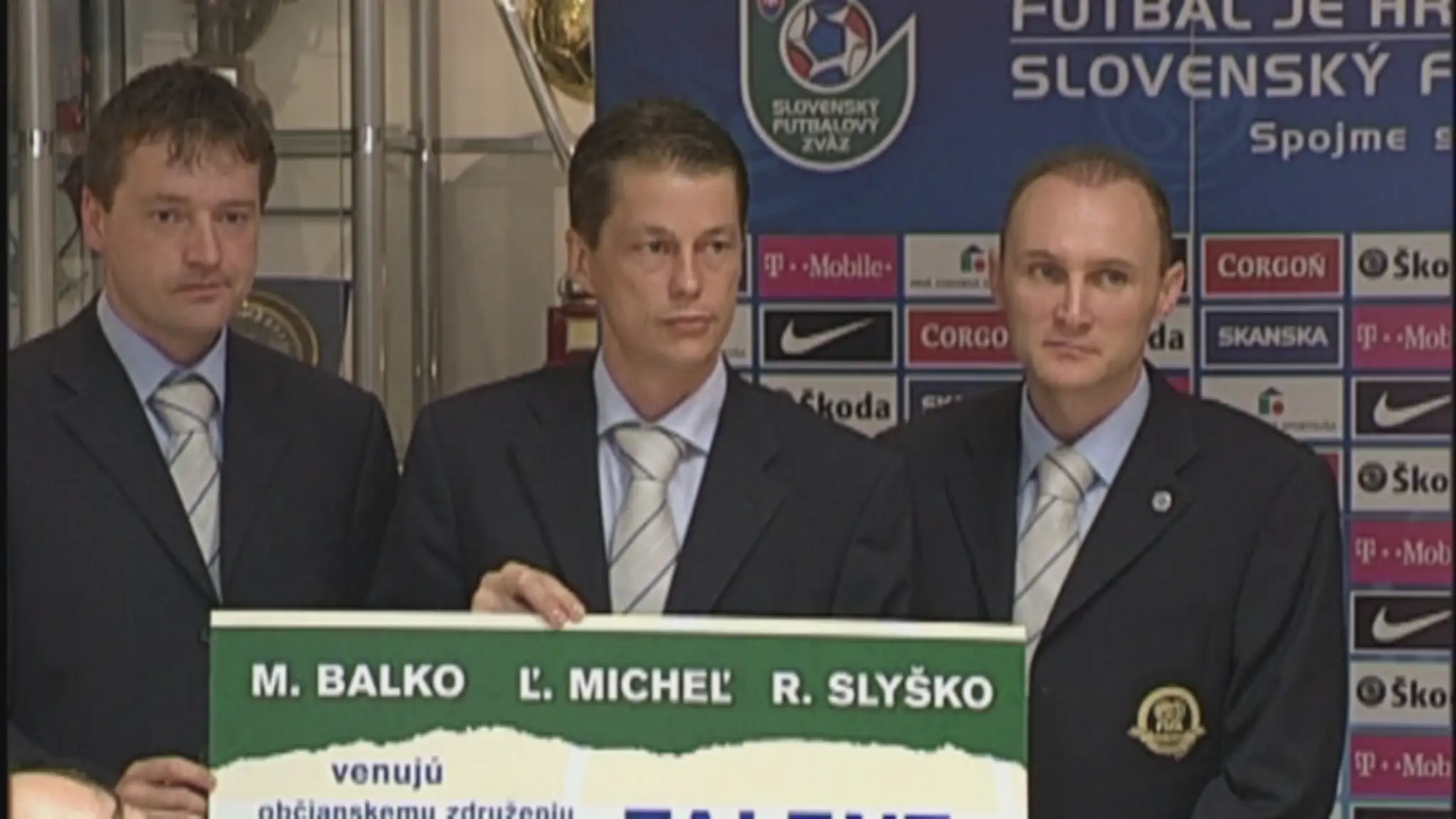 Legendárna rozhodcovská trojica slovenského futbalu.