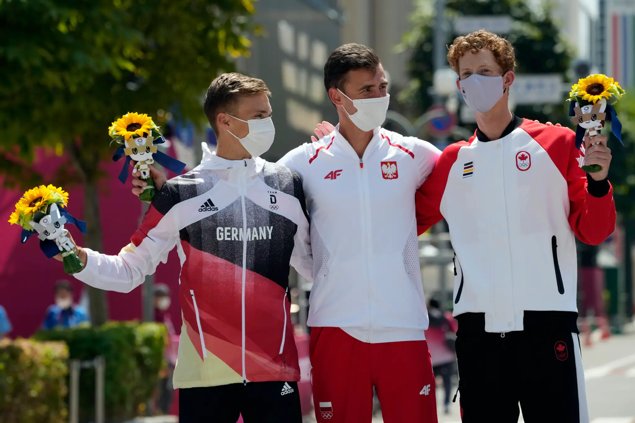 Víťaz Dawid Tomala, strieborný Jonathan Hilbert a bronzový Evan Dunfee.