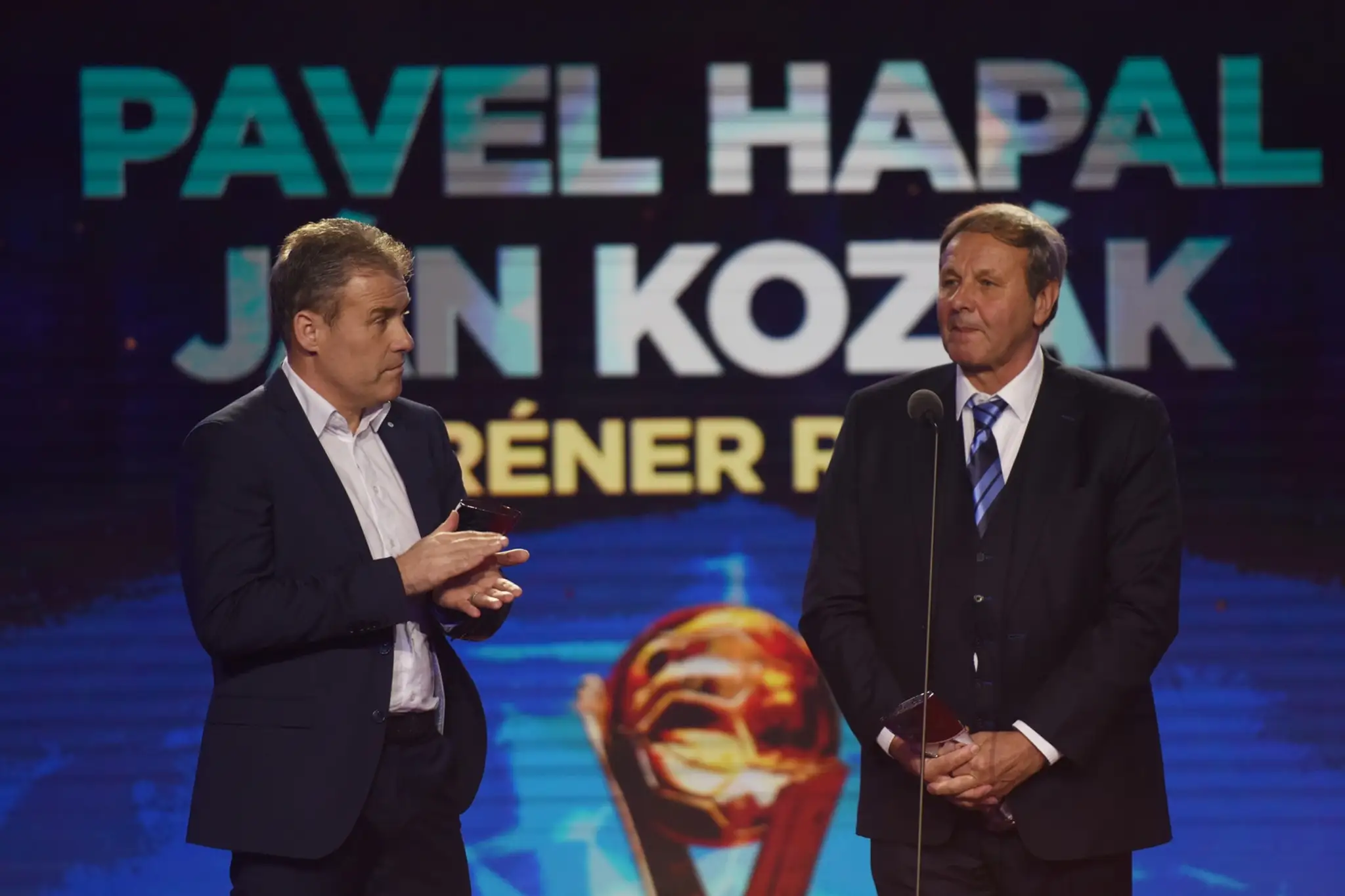 Na snímke ocenení v ankete Tréner roka, zľava Pavel Hapal a Ján Kozák.