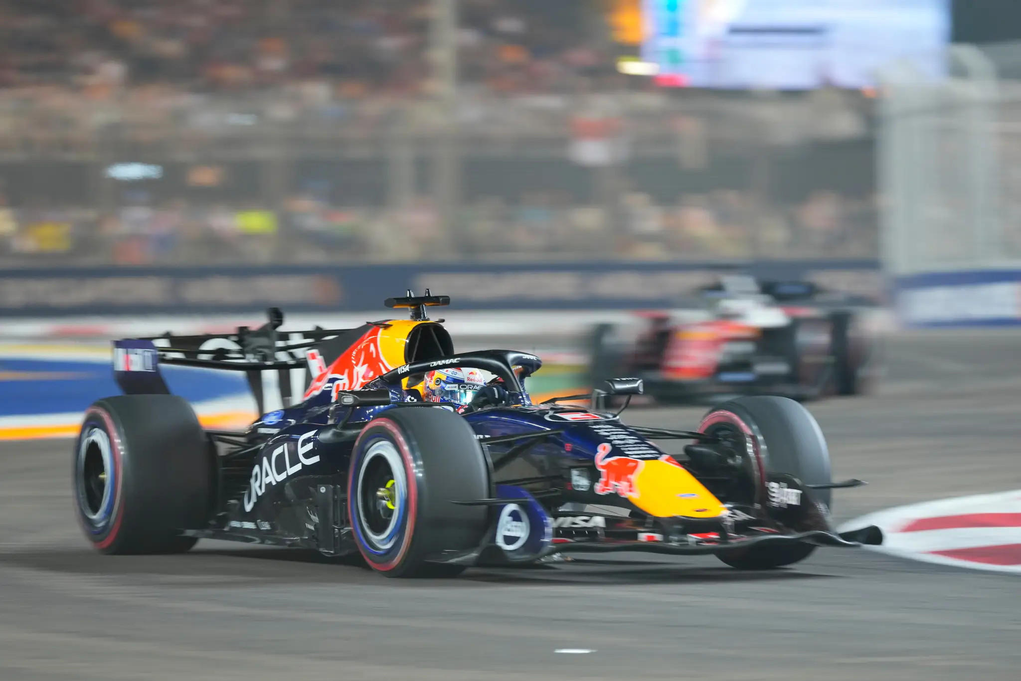 Max Verstappen ovládol Veľkú cenu Singapuru.