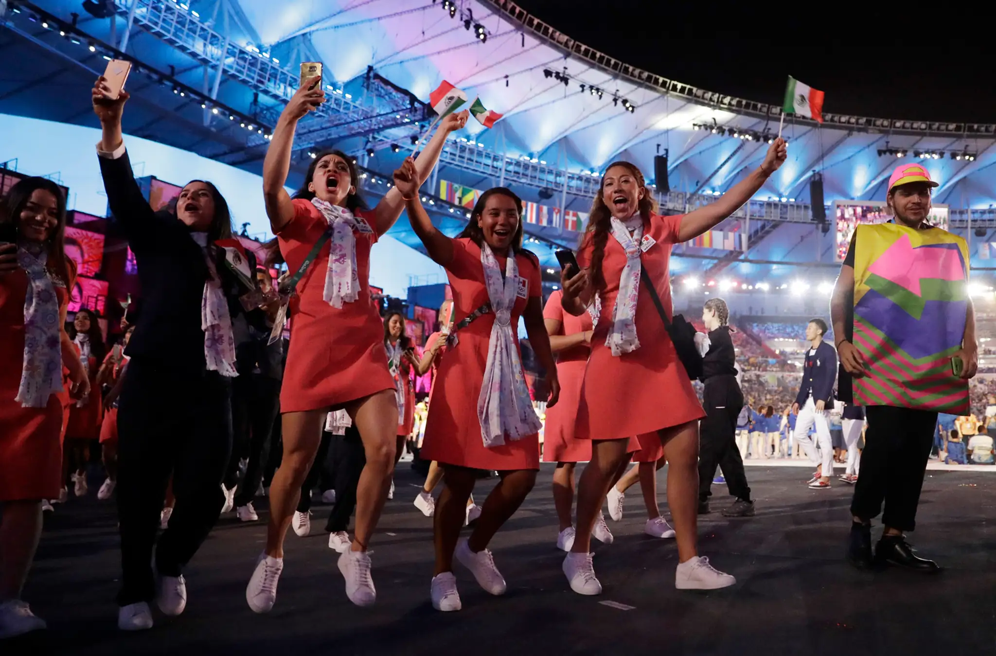 Nadšené mexické reprezentantky počas otváracieho ceremoniálu OH v Riu.