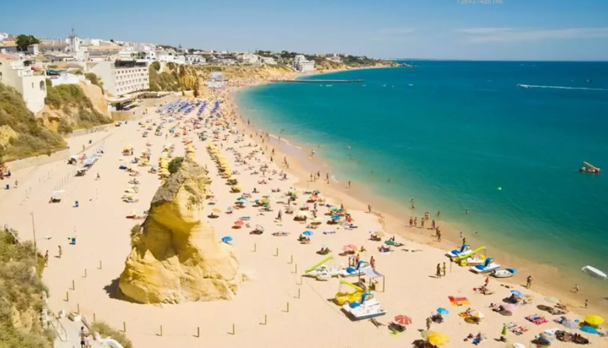Pláž v Albufeira.