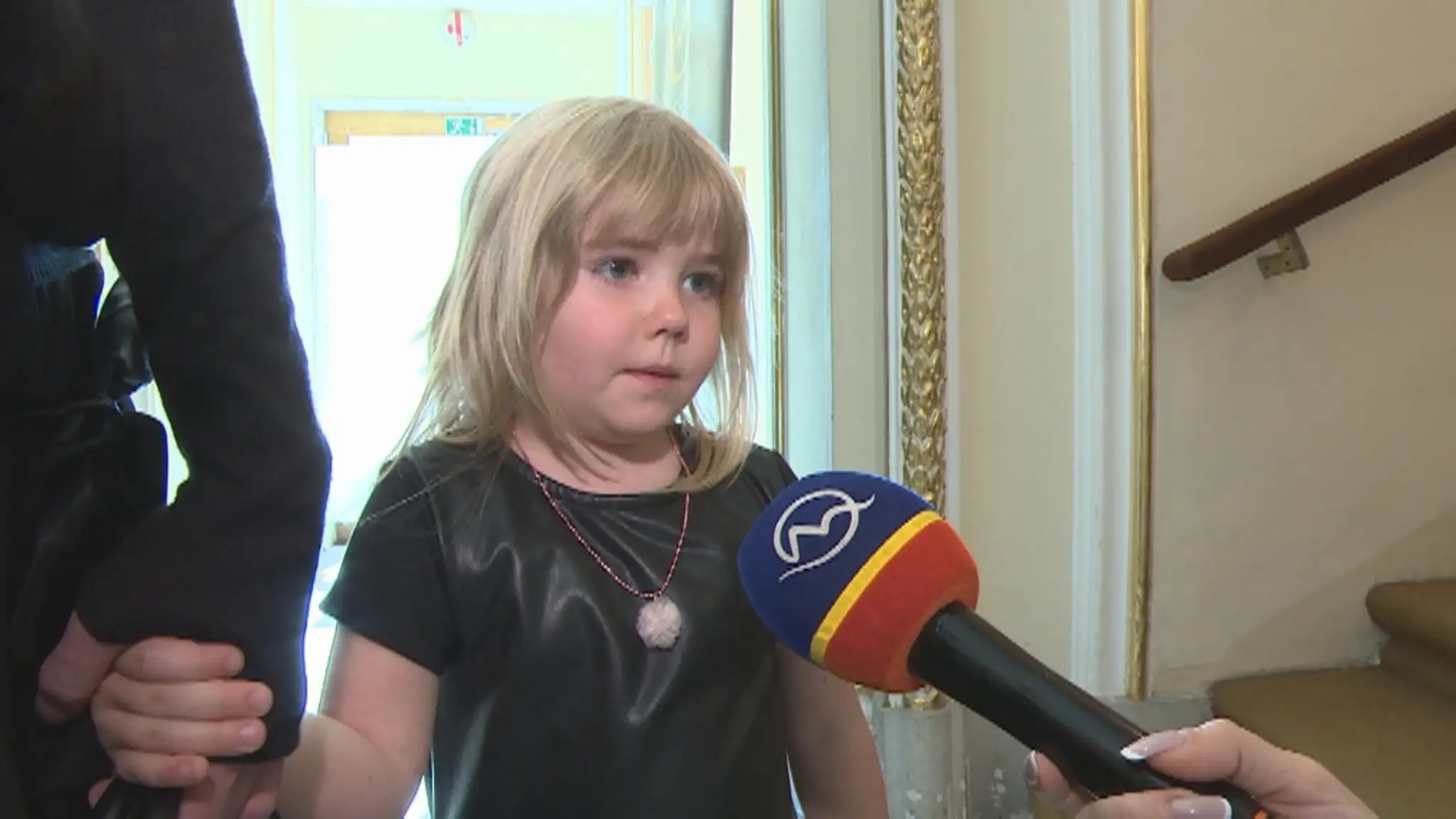 Esterka zachránila život.
