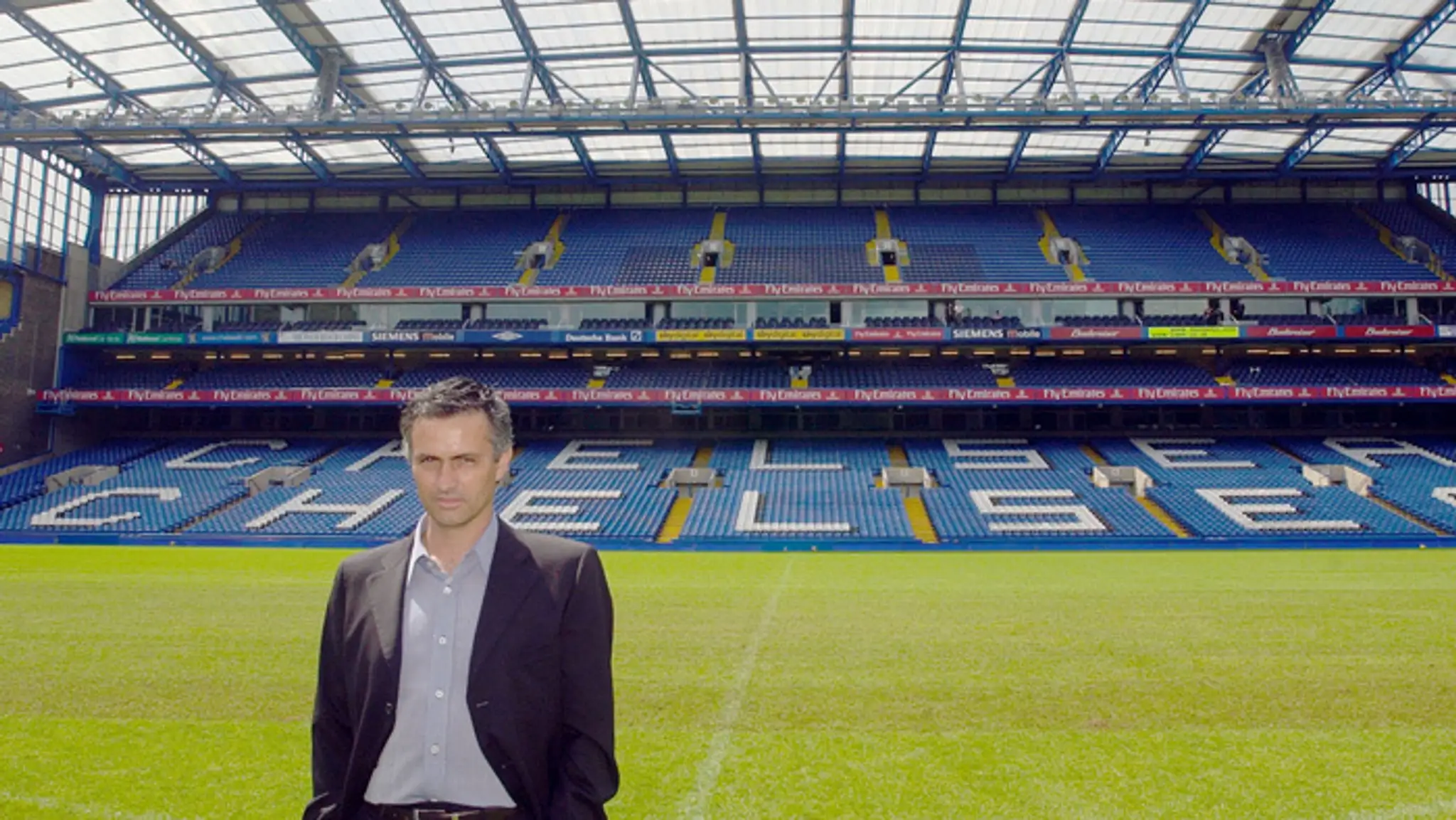 Na archívnej snímke z 2. júna 2004 Jose Mourinho.