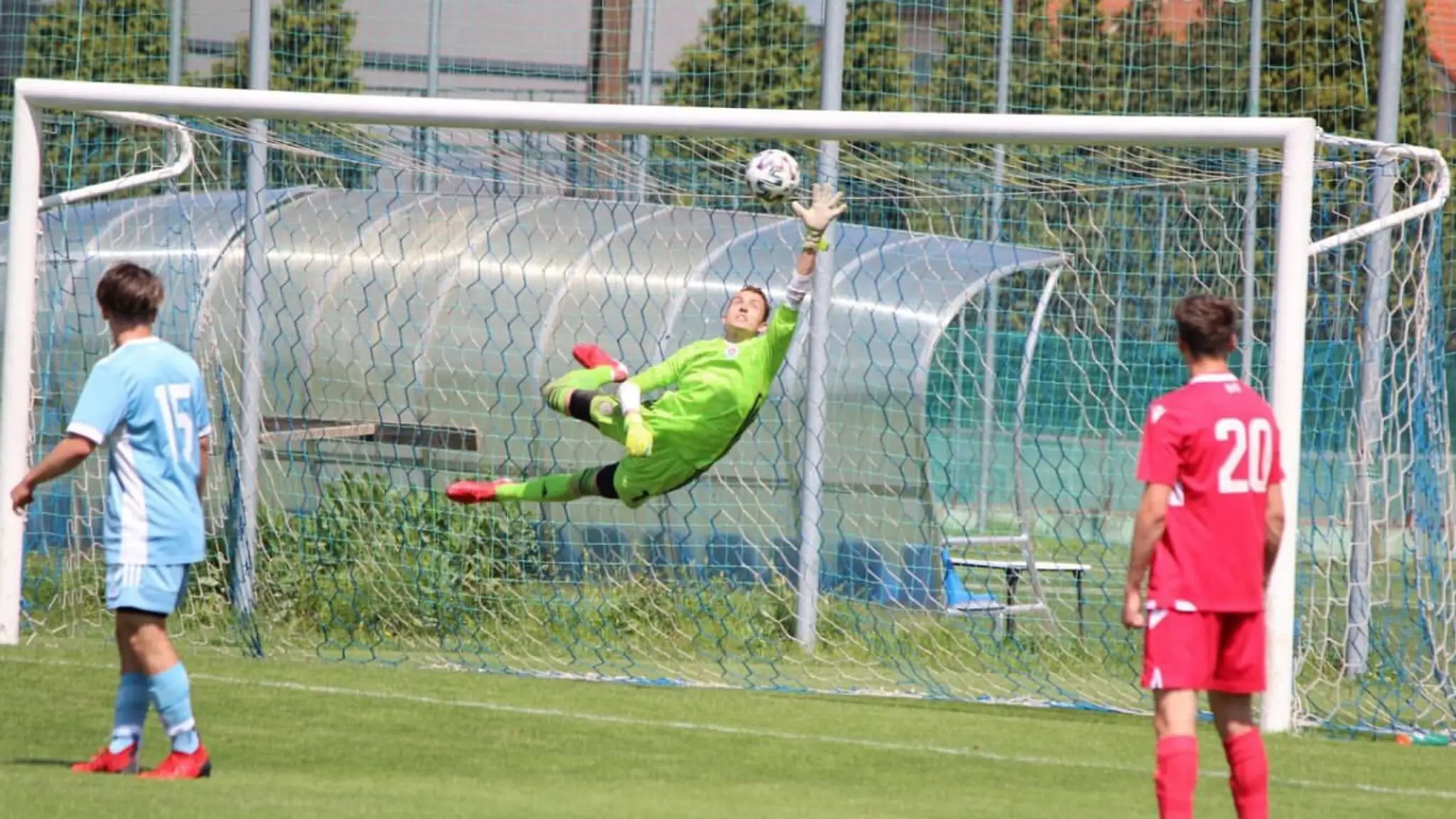 Áno, aj takéto zákroky Artur predvádzal v Slovane.