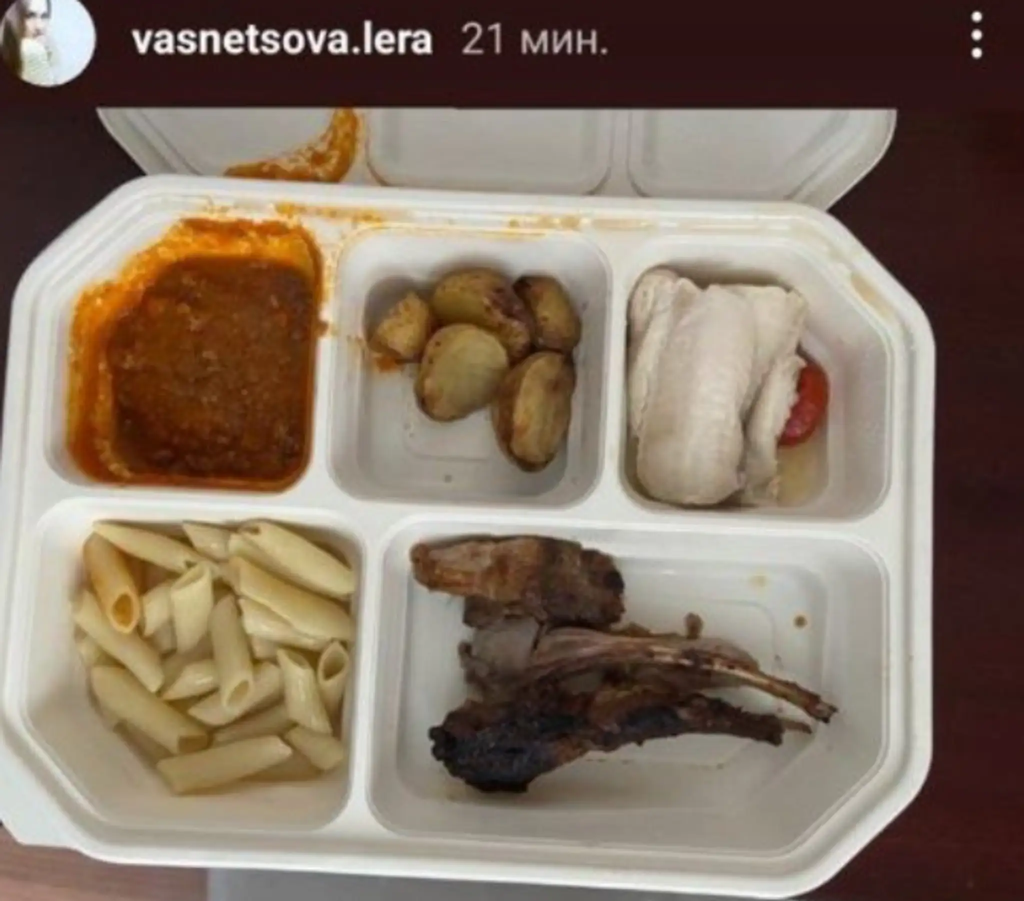Jedlo, ktoré dostali športovci v karanténe.