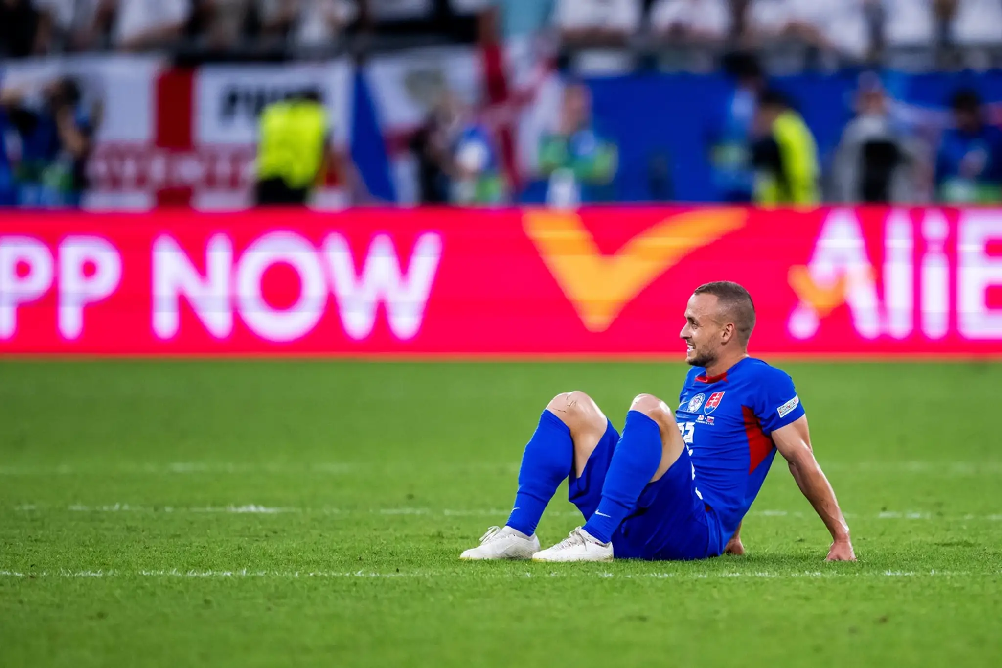 Stanislav Lobotka reaguje po prehre s Anglickom v osemfinále ME 2024.