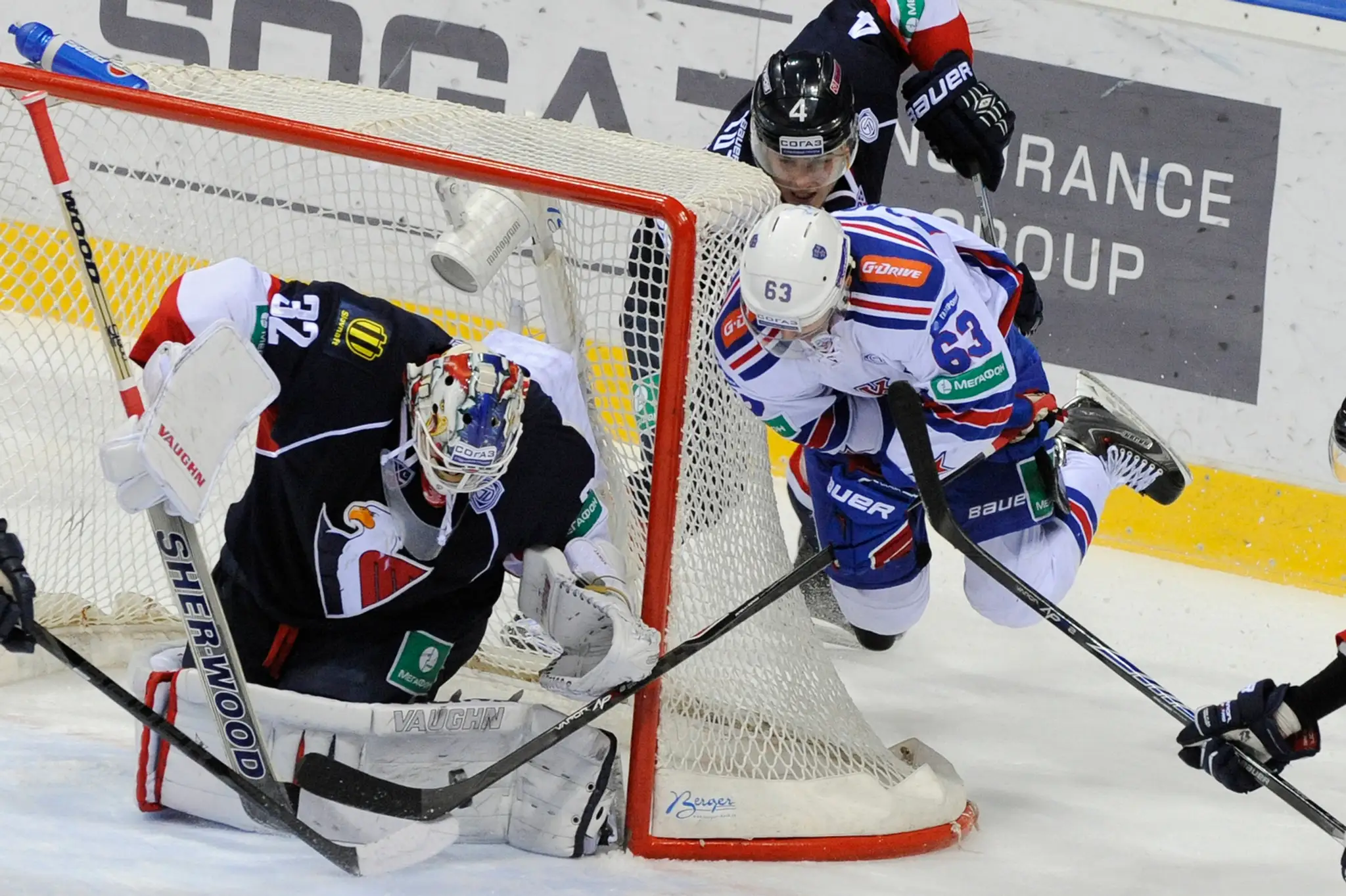 Brankár Slovana Jaroslav Janus v akcii
